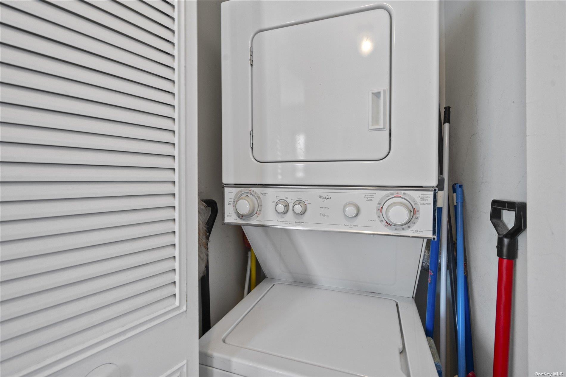 21 W Cambridge Drive SE # 21, Copiague, NY 11726