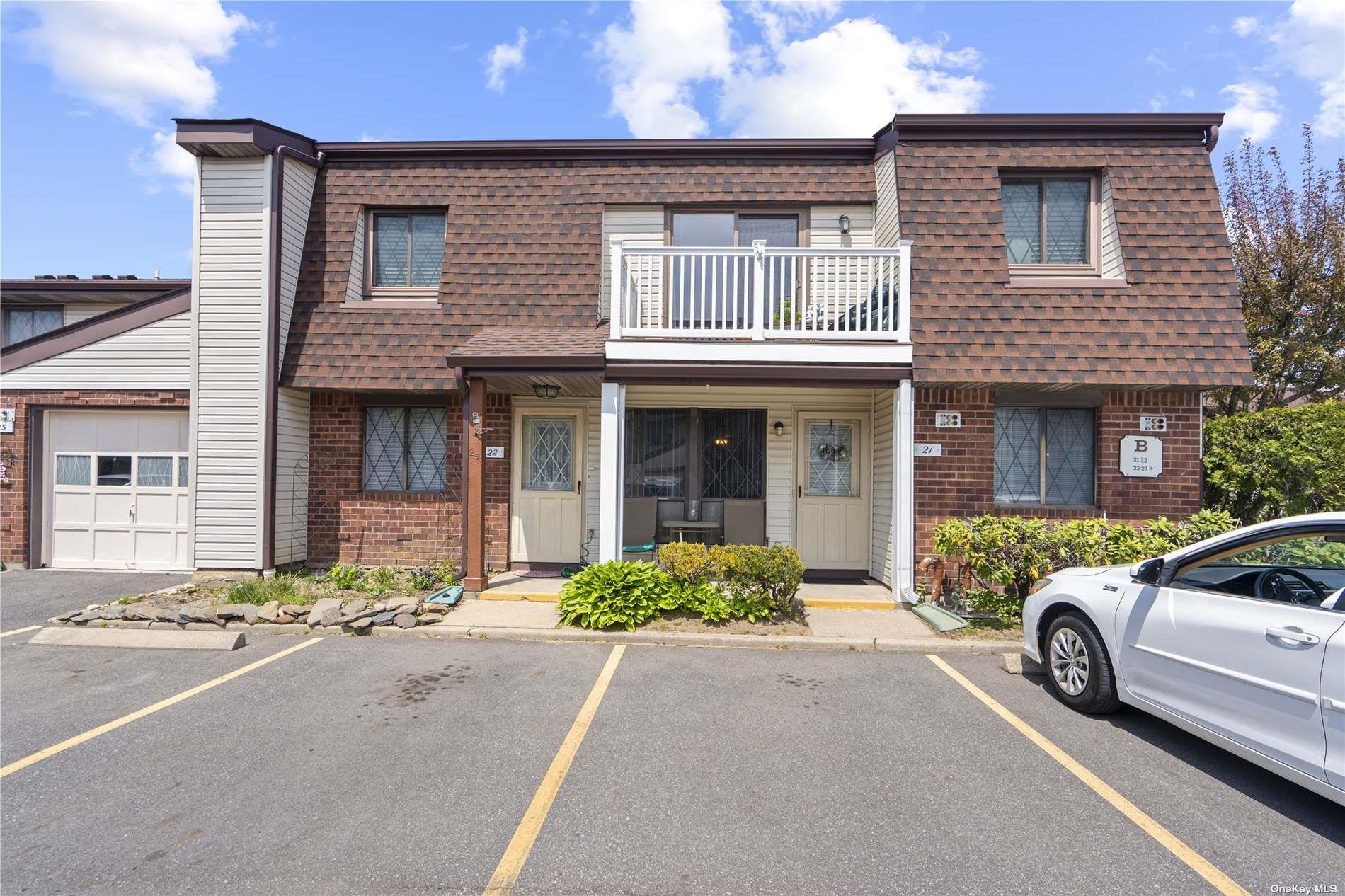 21 W Cambridge Drive SE # 21, Copiague, NY 11726