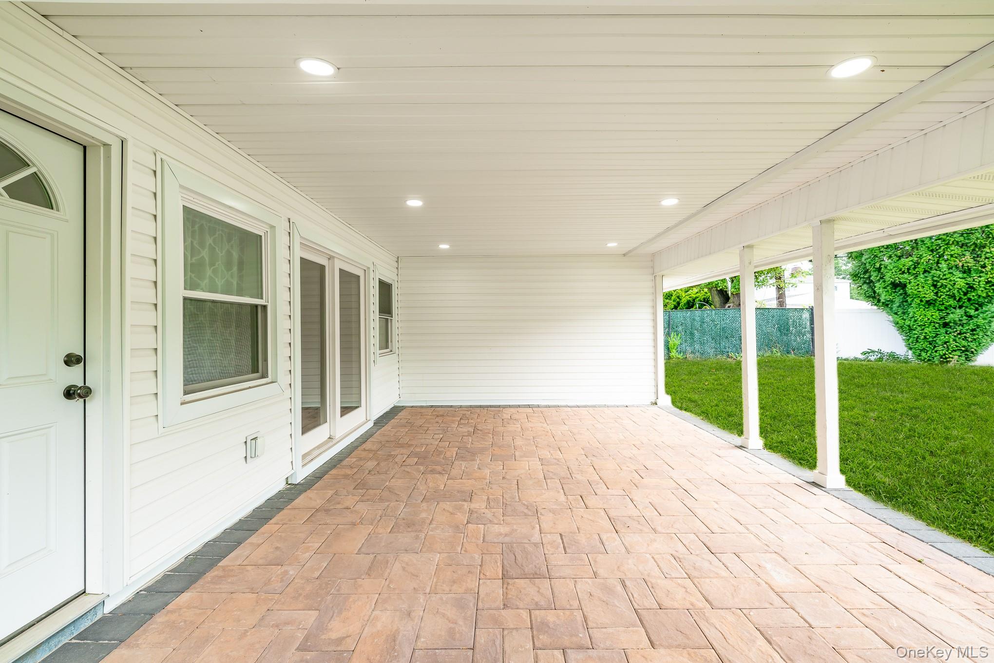 33 Ball Park Lane, Hicksville, NY 11801