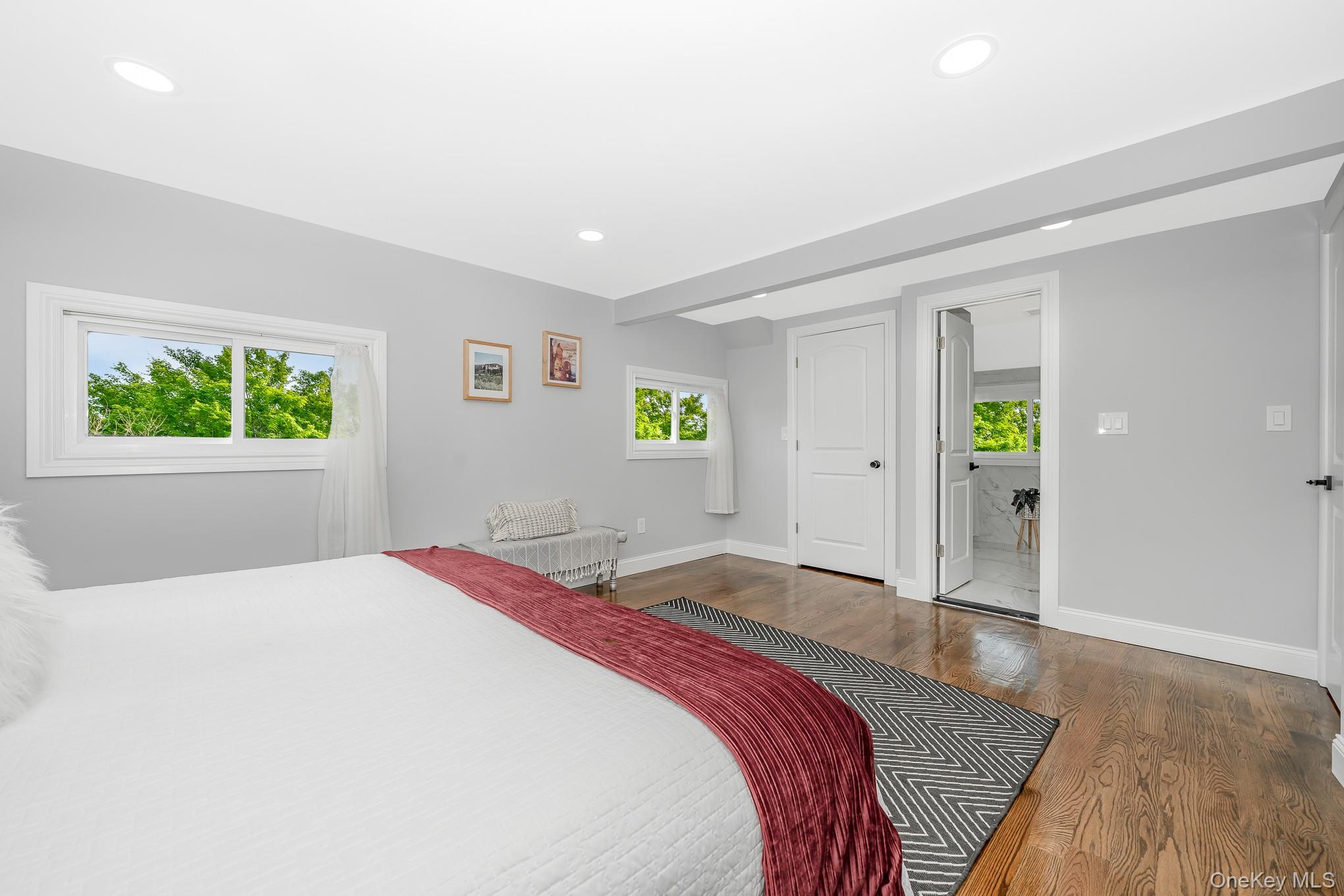 33 Ball Park Lane, Hicksville, NY 11801