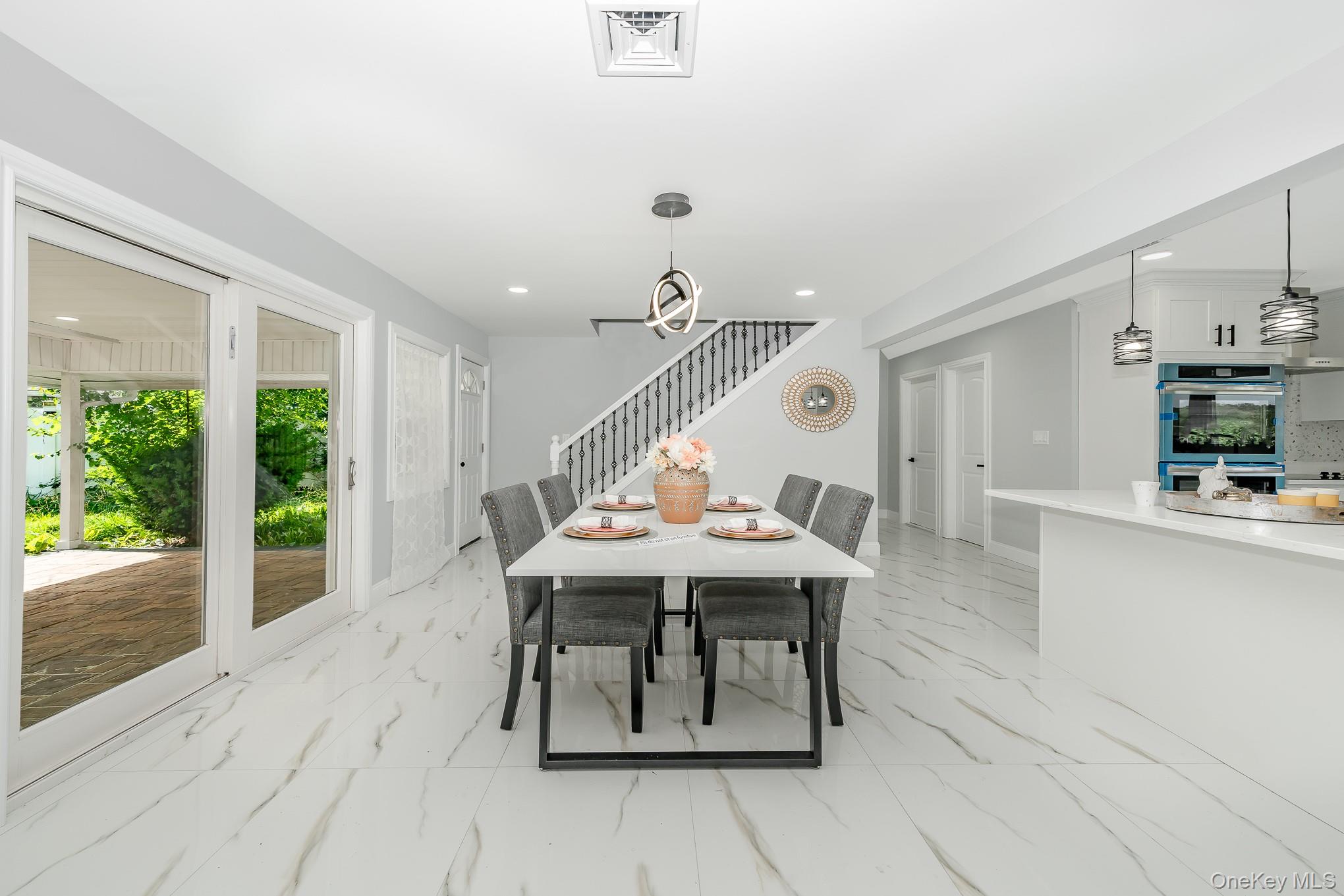 33 Ball Park Lane, Hicksville, NY 11801