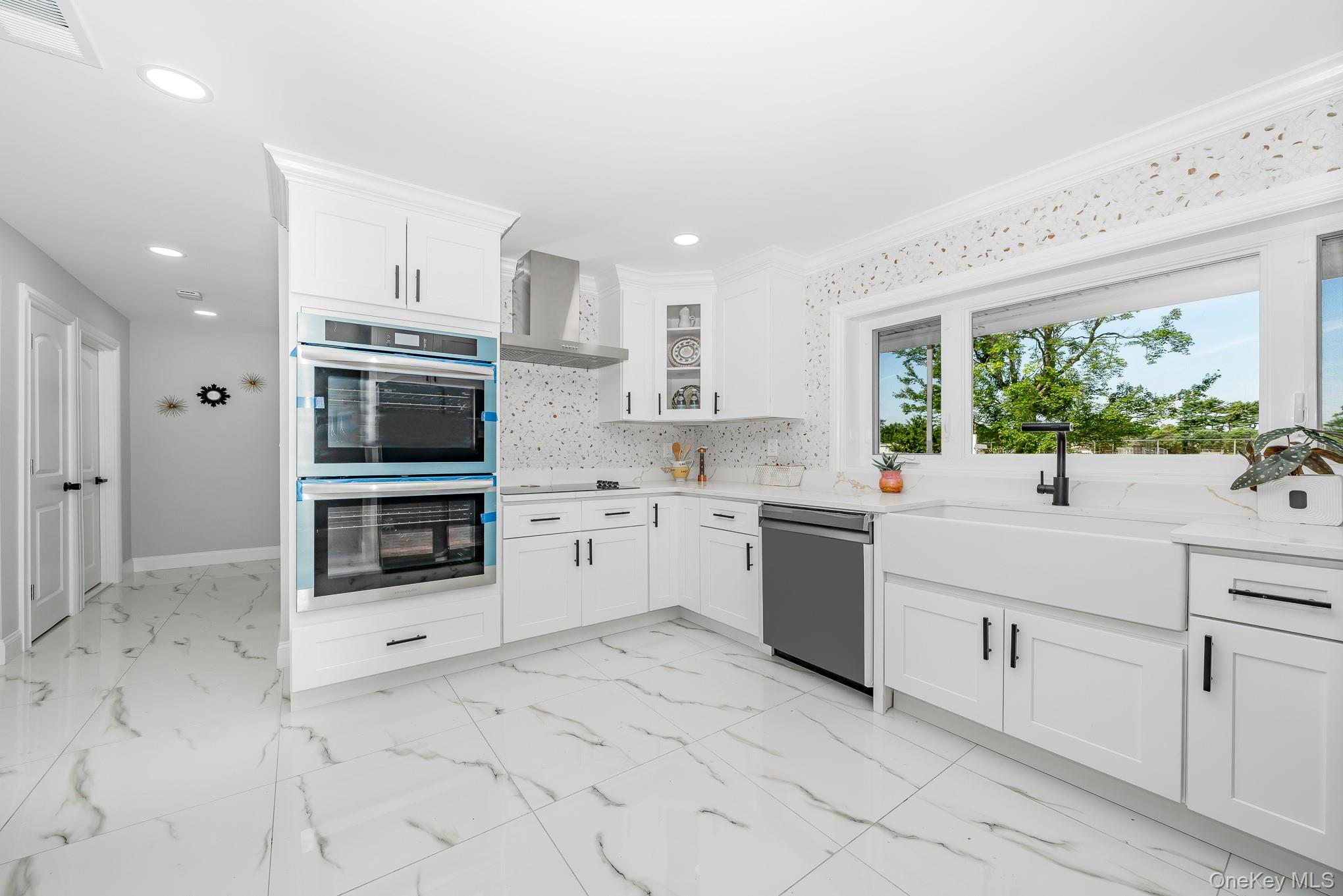 33 Ball Park Lane, Hicksville, NY 11801