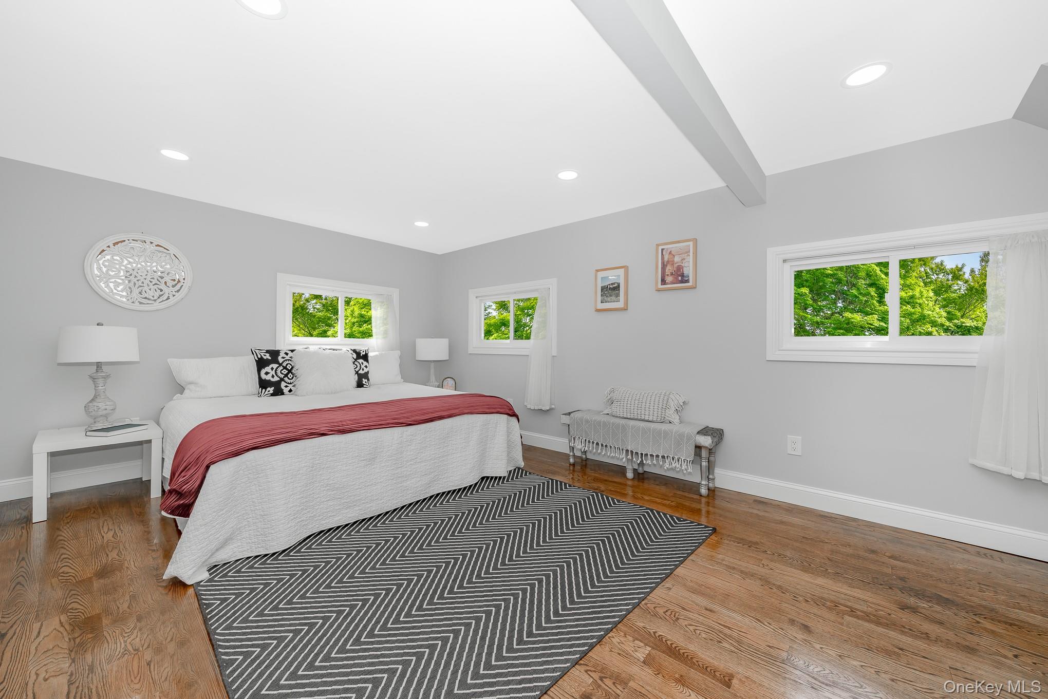 33 Ball Park Lane, Hicksville, NY 11801