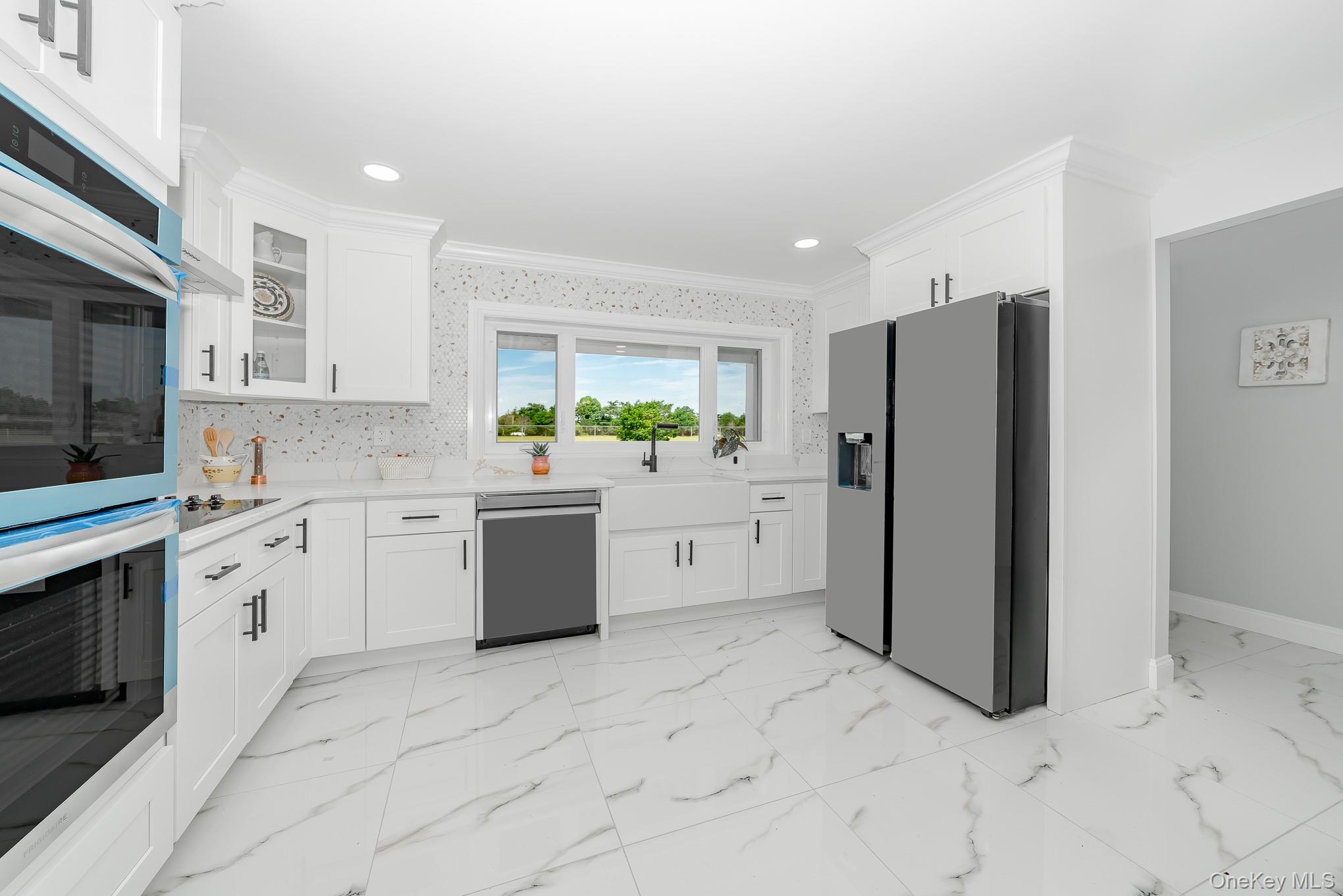 33 Ball Park Lane, Hicksville, NY 11801