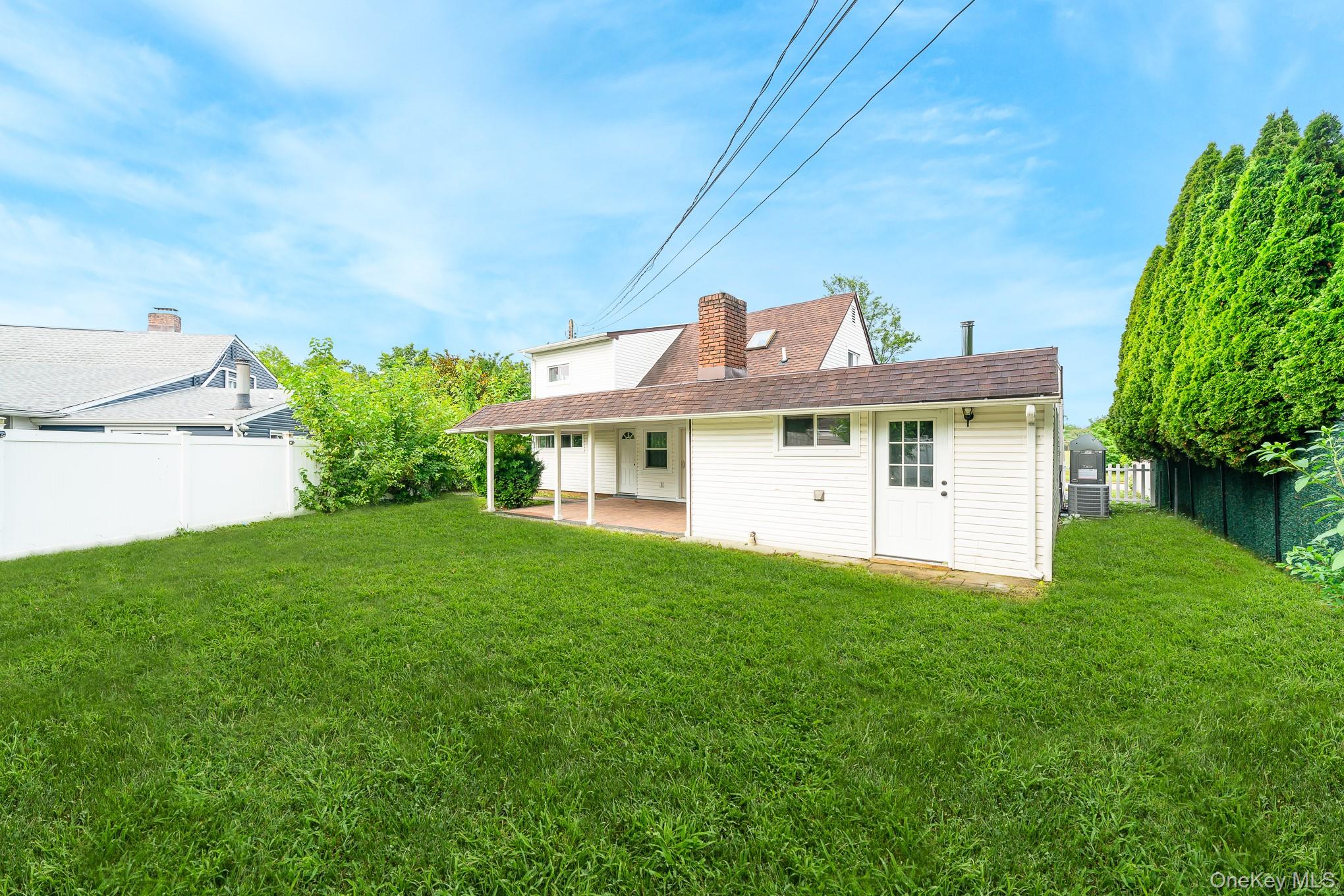 33 Ball Park Lane, Hicksville, NY 11801