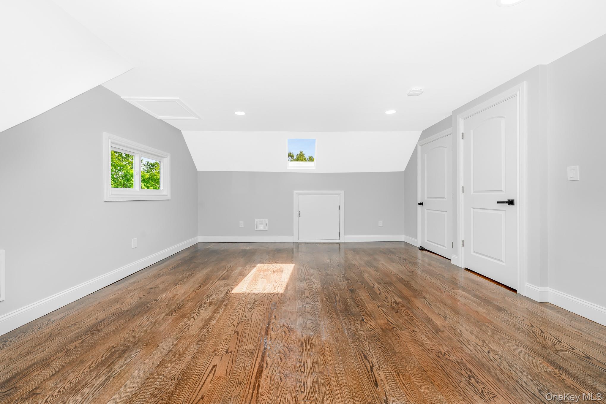 33 Ball Park Lane, Hicksville, NY 11801