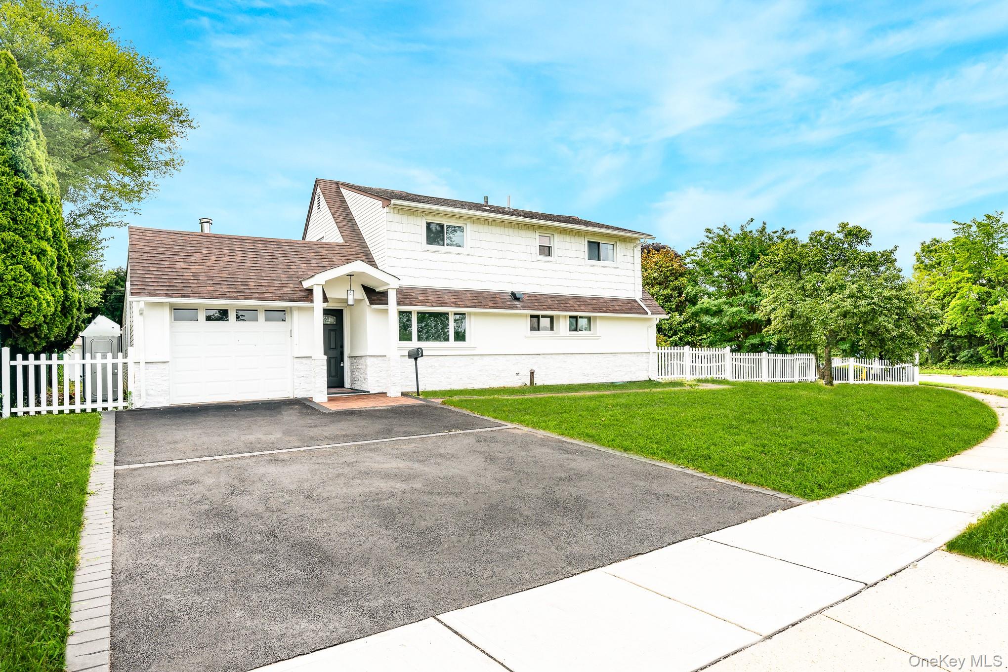 33 Ball Park Lane, Hicksville, NY 11801