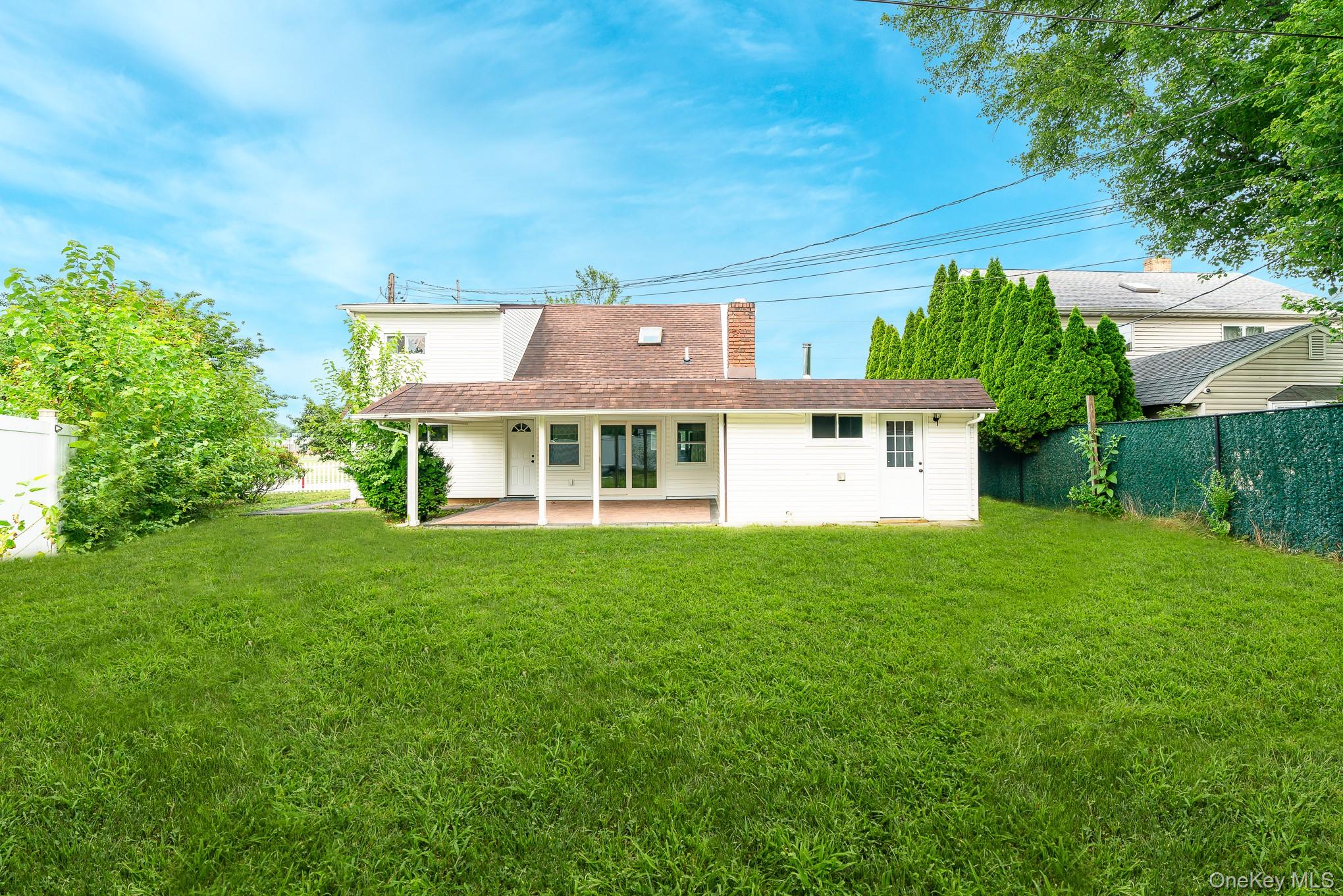 33 Ball Park Lane, Hicksville, NY 11801