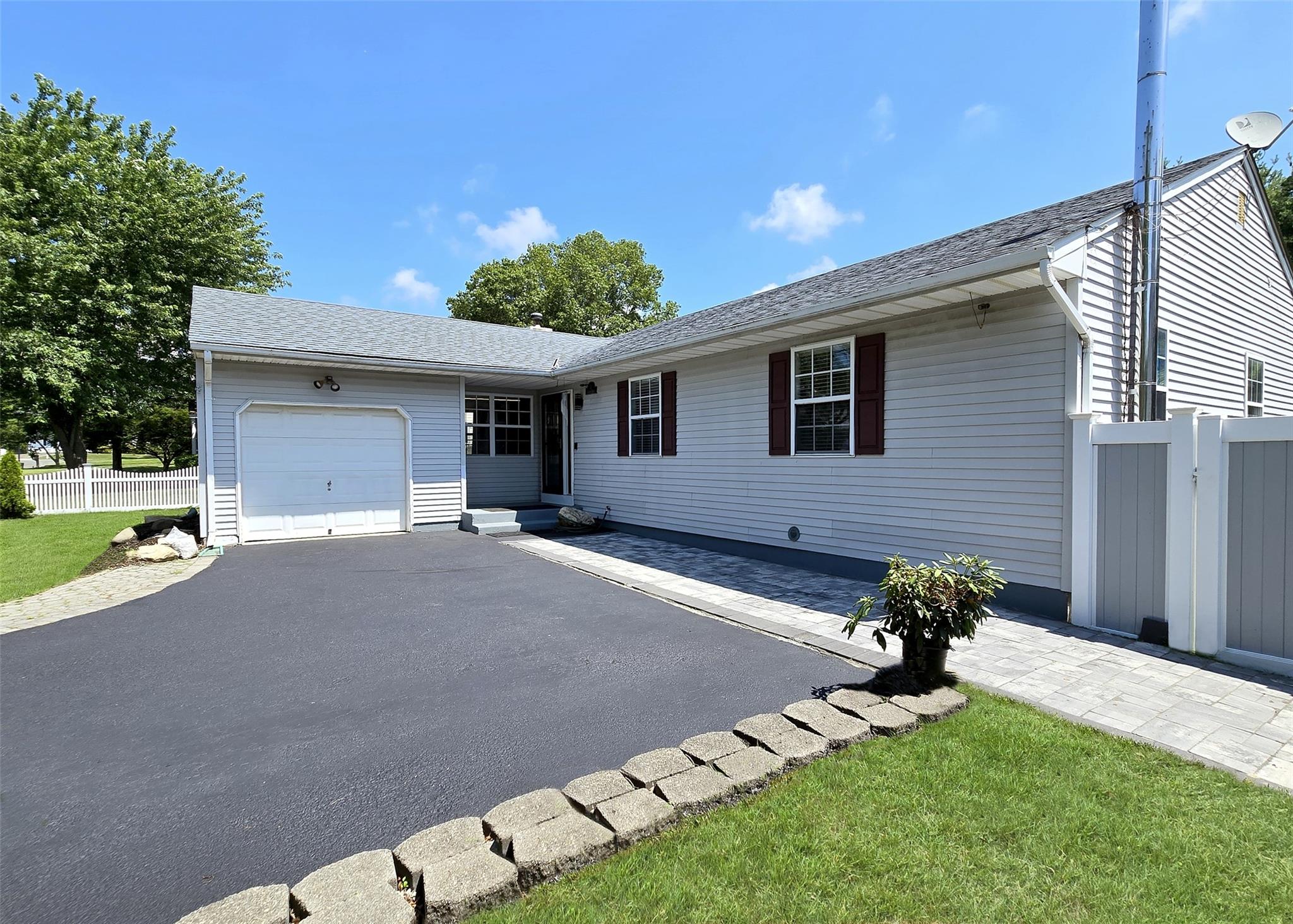 7 Sunset Drive, Bellport, NY 11713