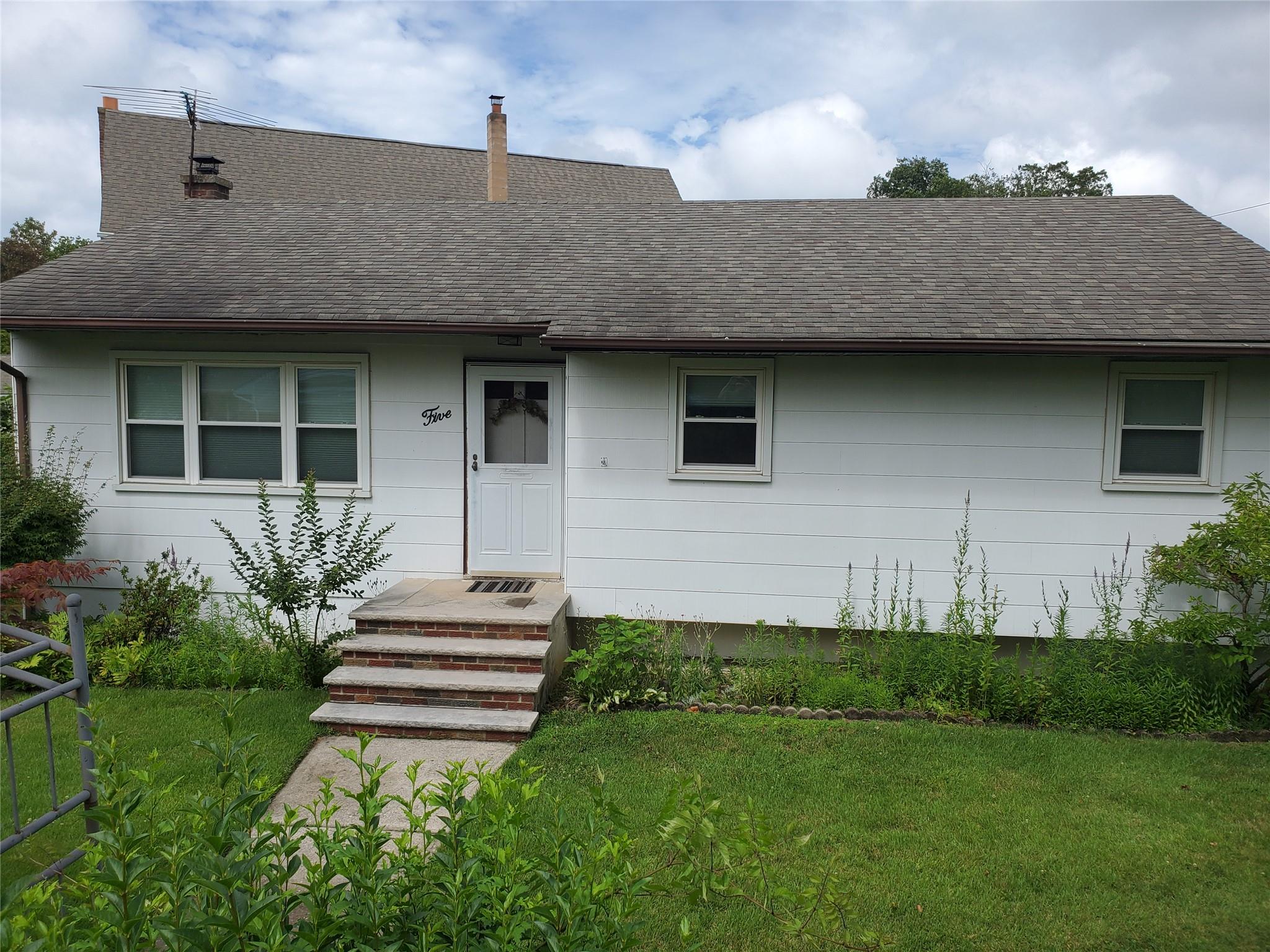 5 Uranus Road, Rocky Point, NY 11778