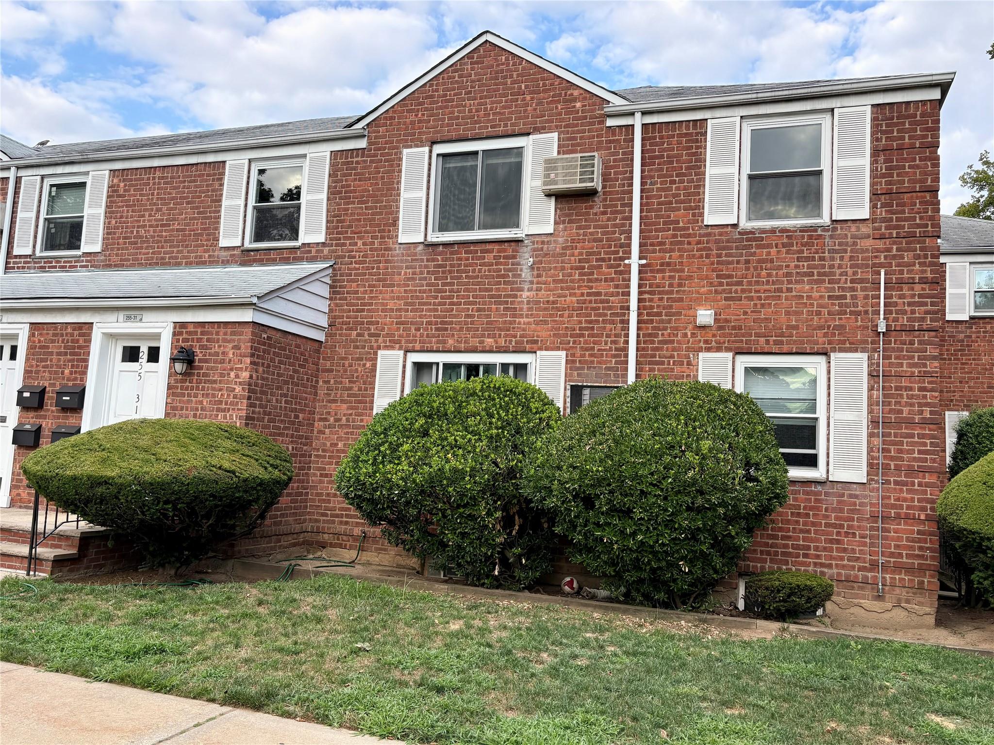 255-31 75 Avenue # 2nd Floor, Glen Oaks, NY 11004