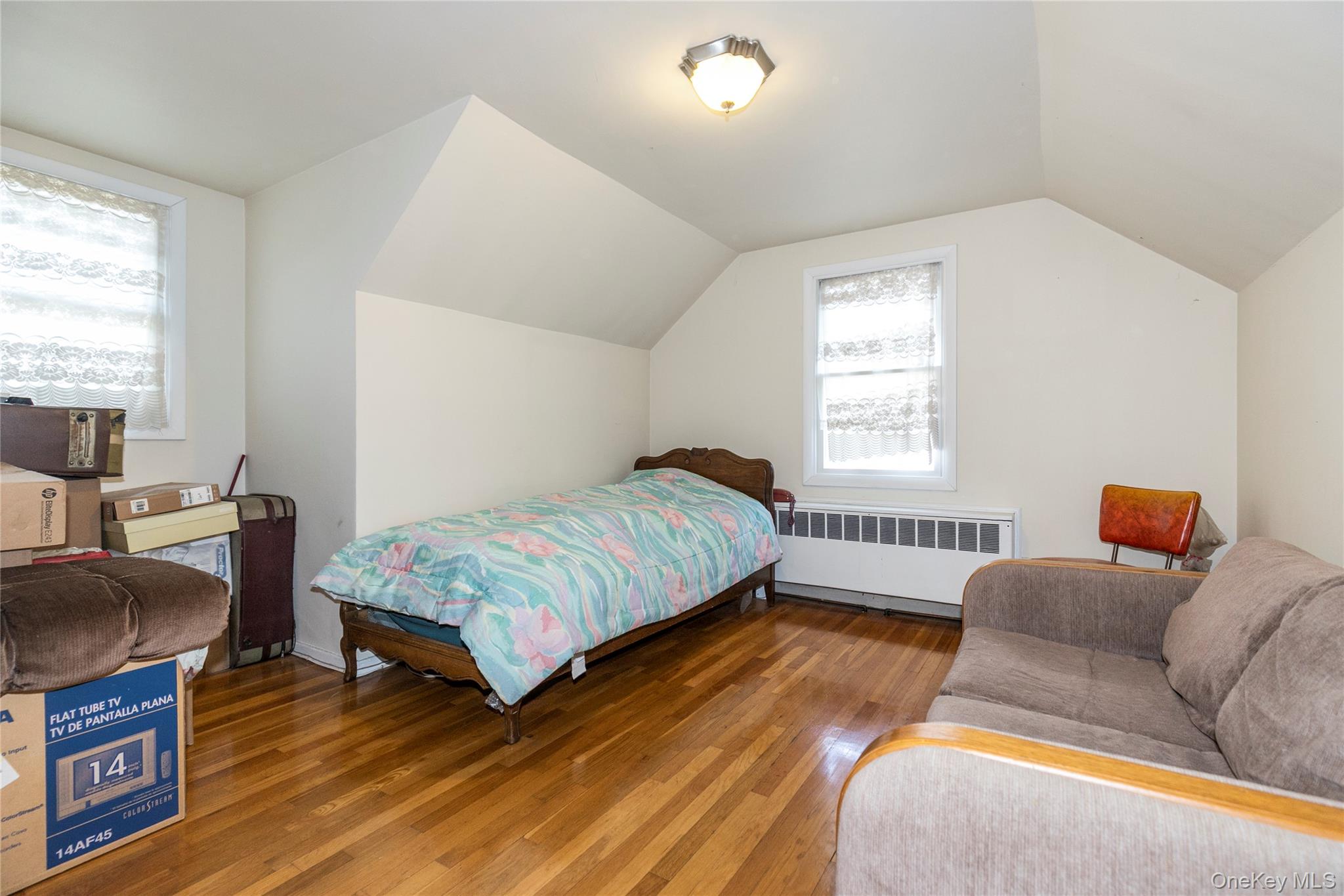 6 Grady Court, Great Neck, NY 11023