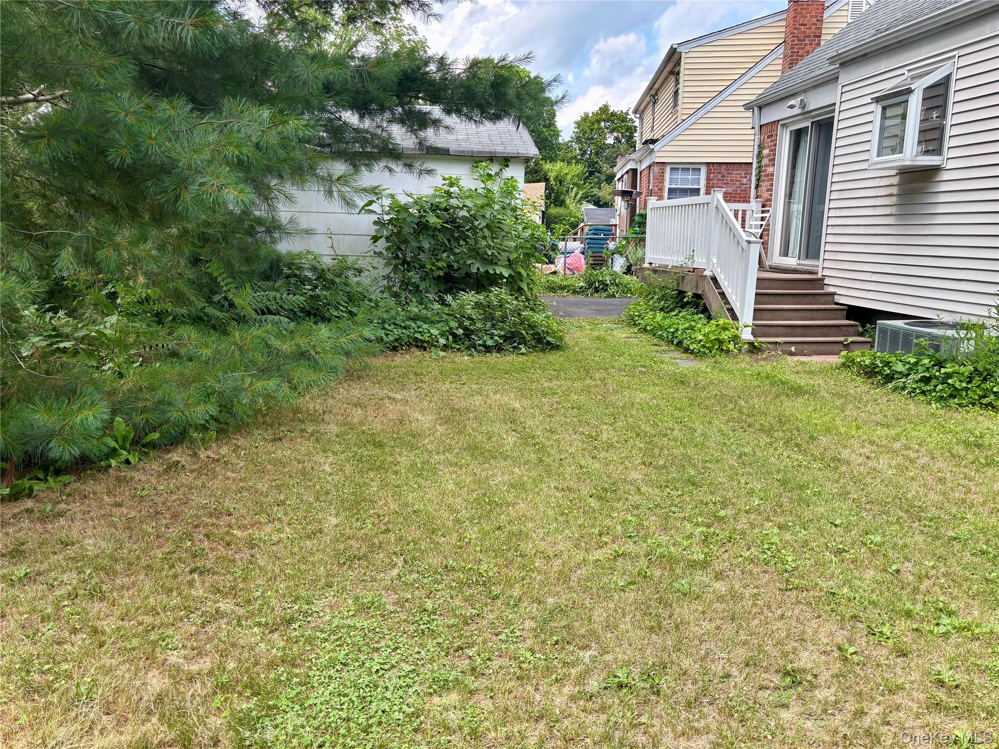 6 Grady Court, Great Neck, NY 11023