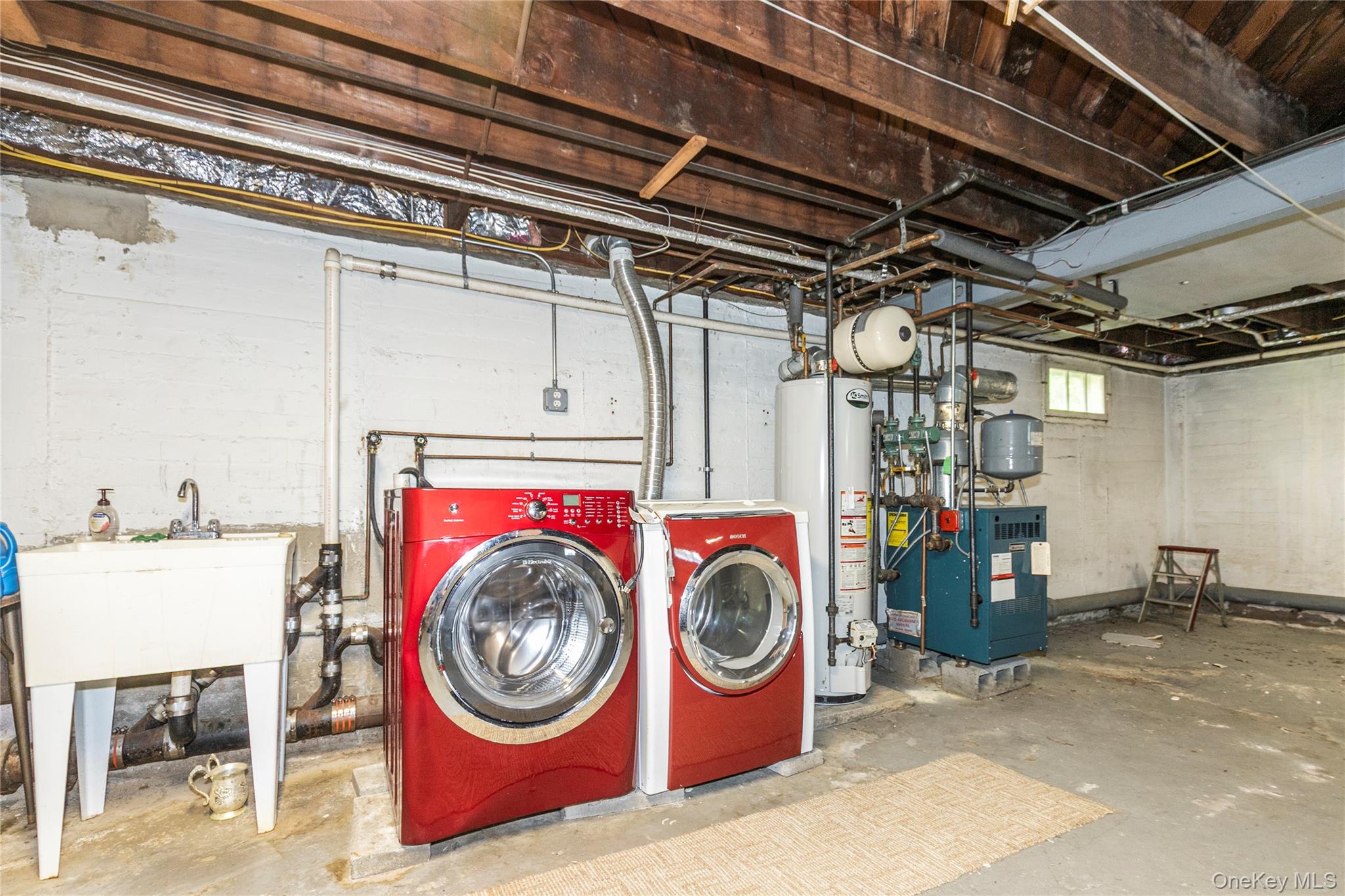 6 Grady Court, Great Neck, NY 11023