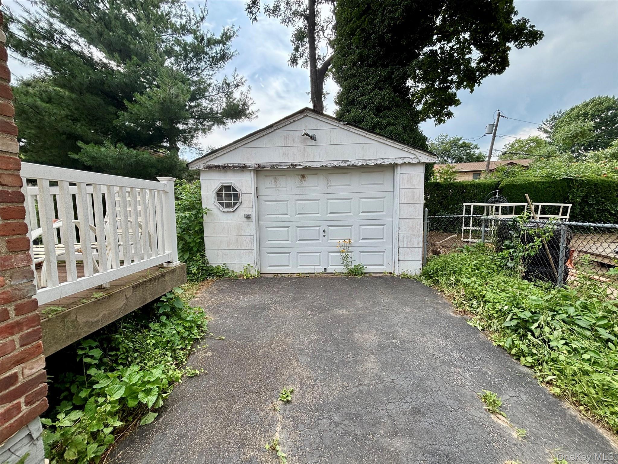 6 Grady Court, Great Neck, NY 11023