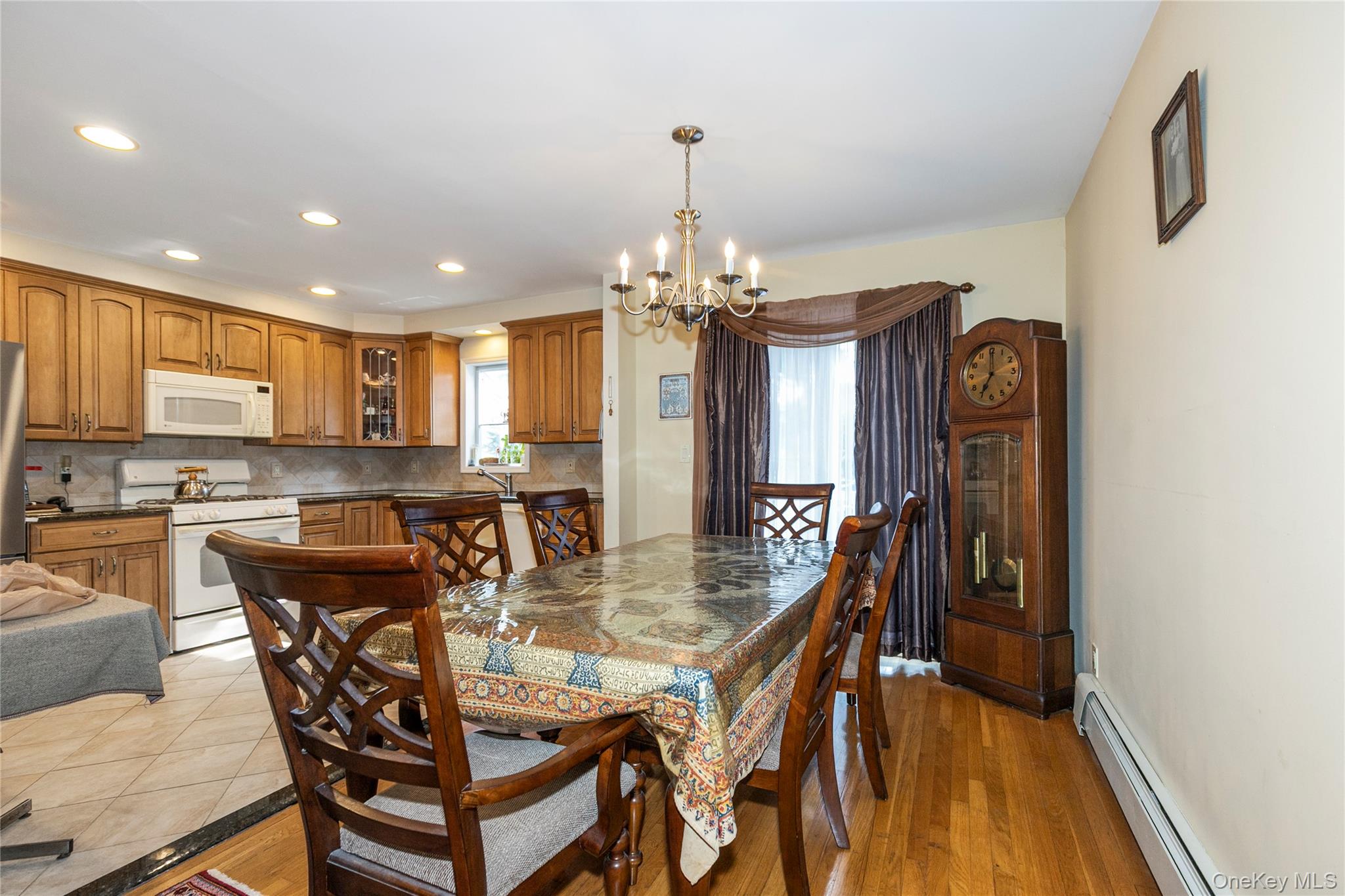 6 Grady Court, Great Neck, NY 11023