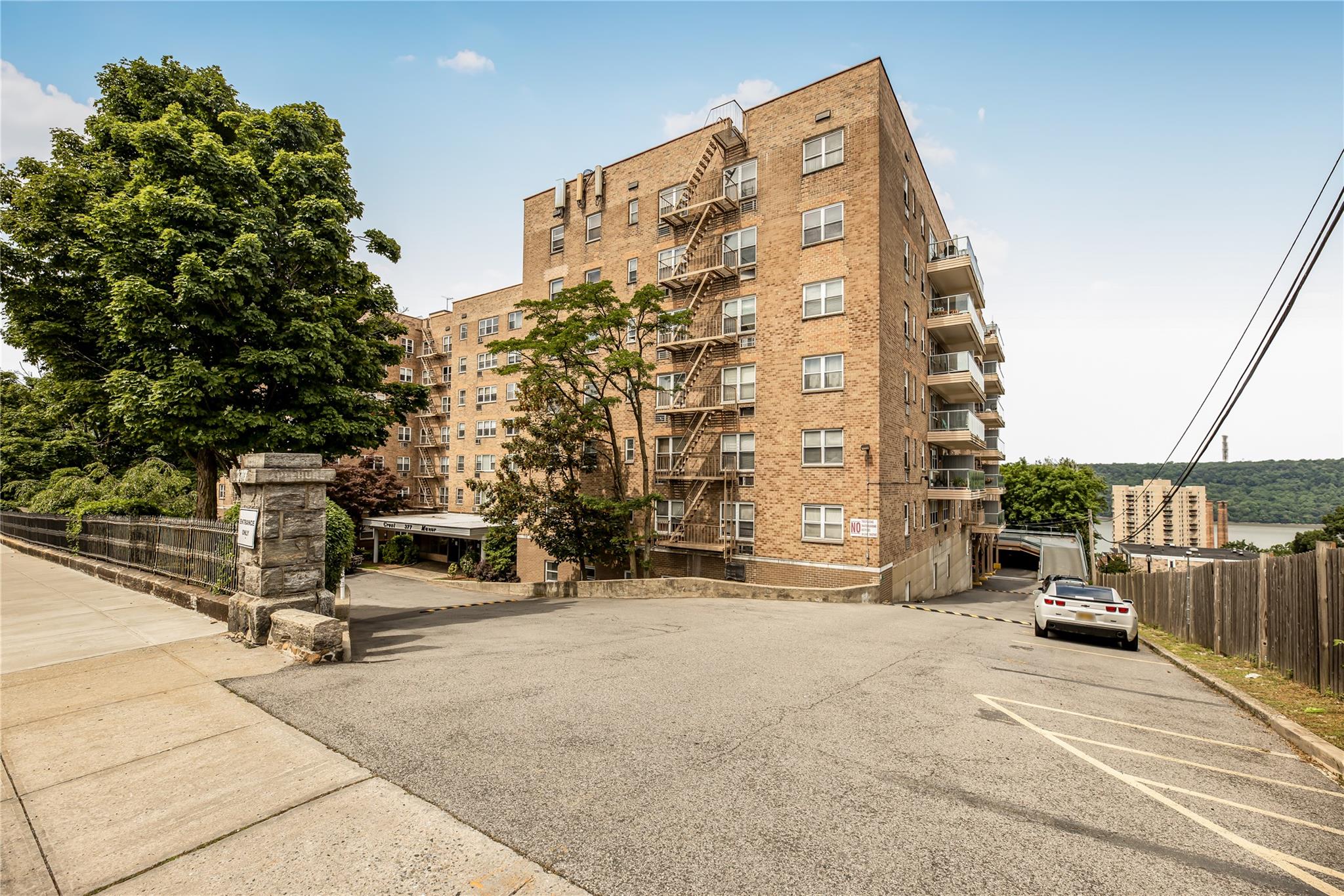 377 N Broadway # 304, Yonkers, NY 10701