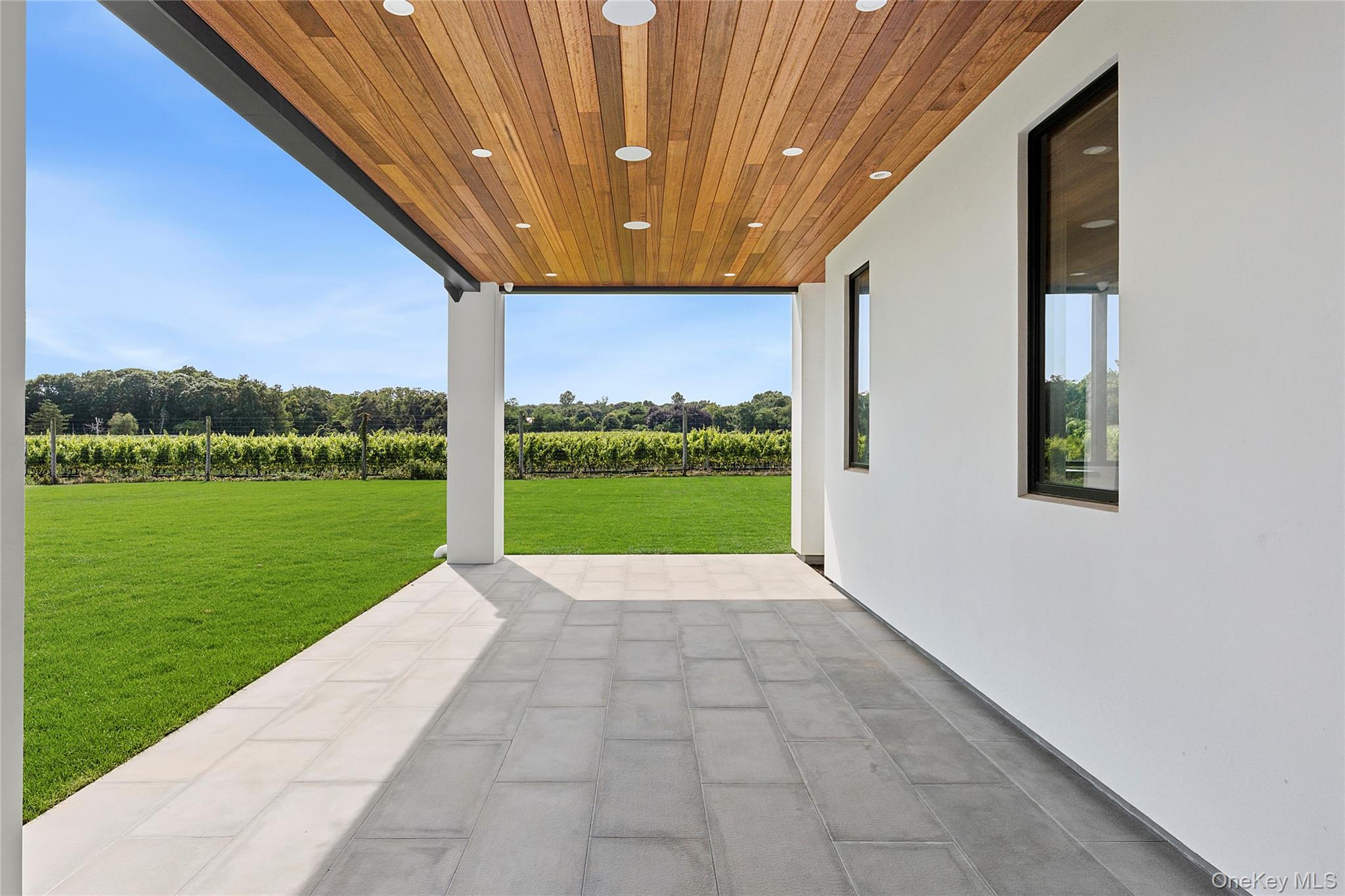 19620 Soundview Avenue, Southold, NY 11971