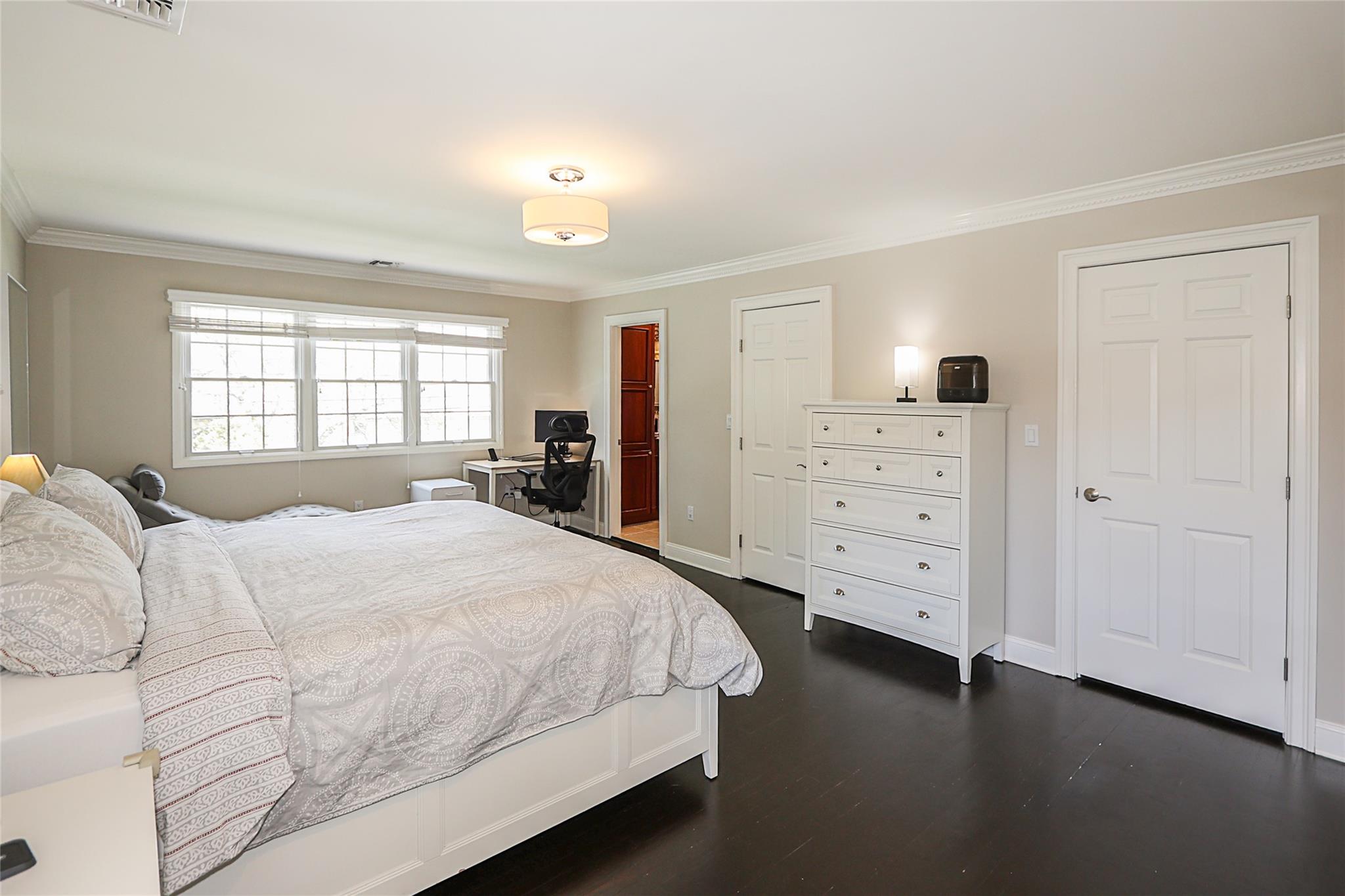 112 Ursula Drive, Roslyn, NY 11576