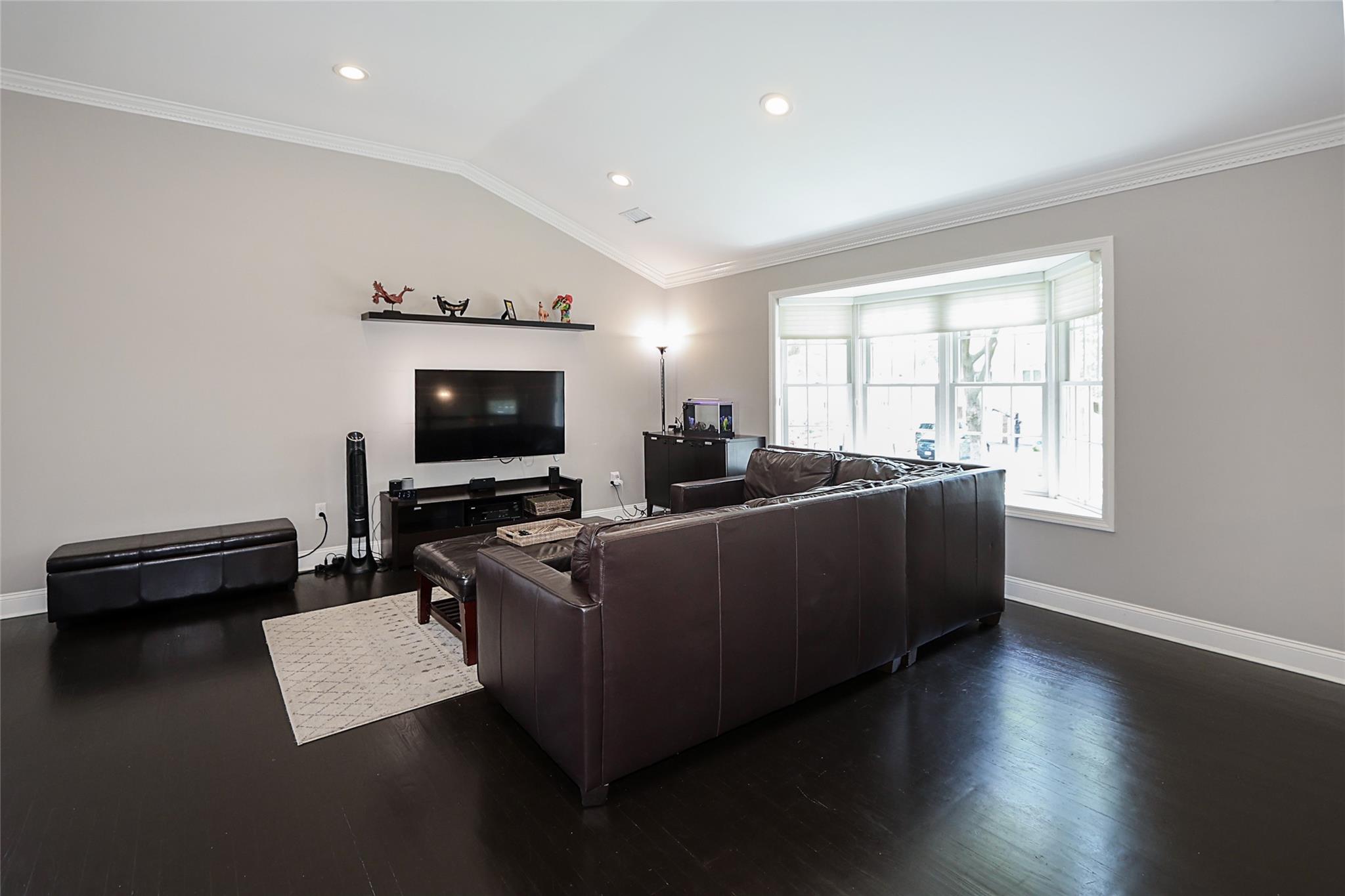 112 Ursula Drive, Roslyn, NY 11576