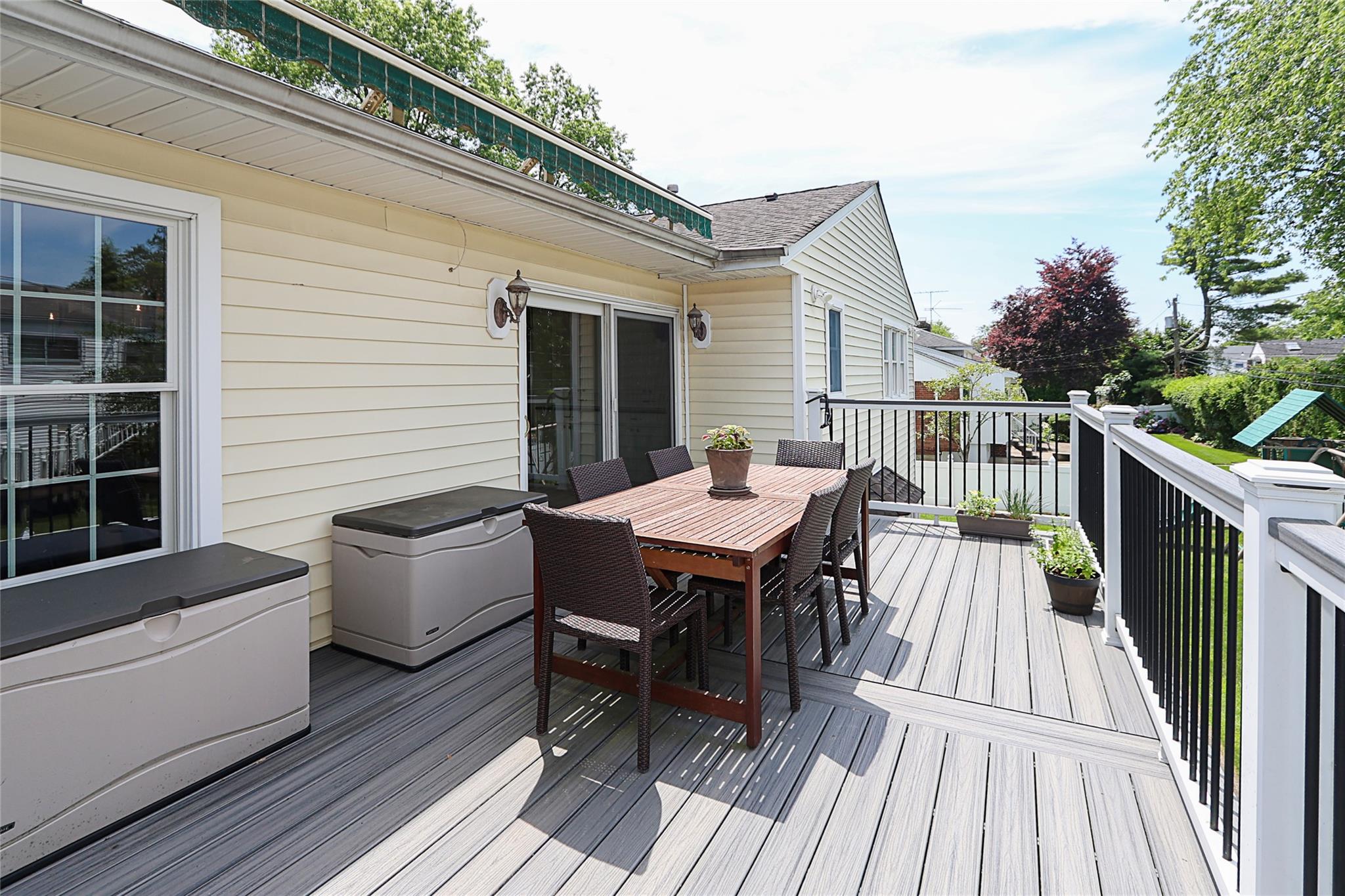 112 Ursula Drive, Roslyn, NY 11576