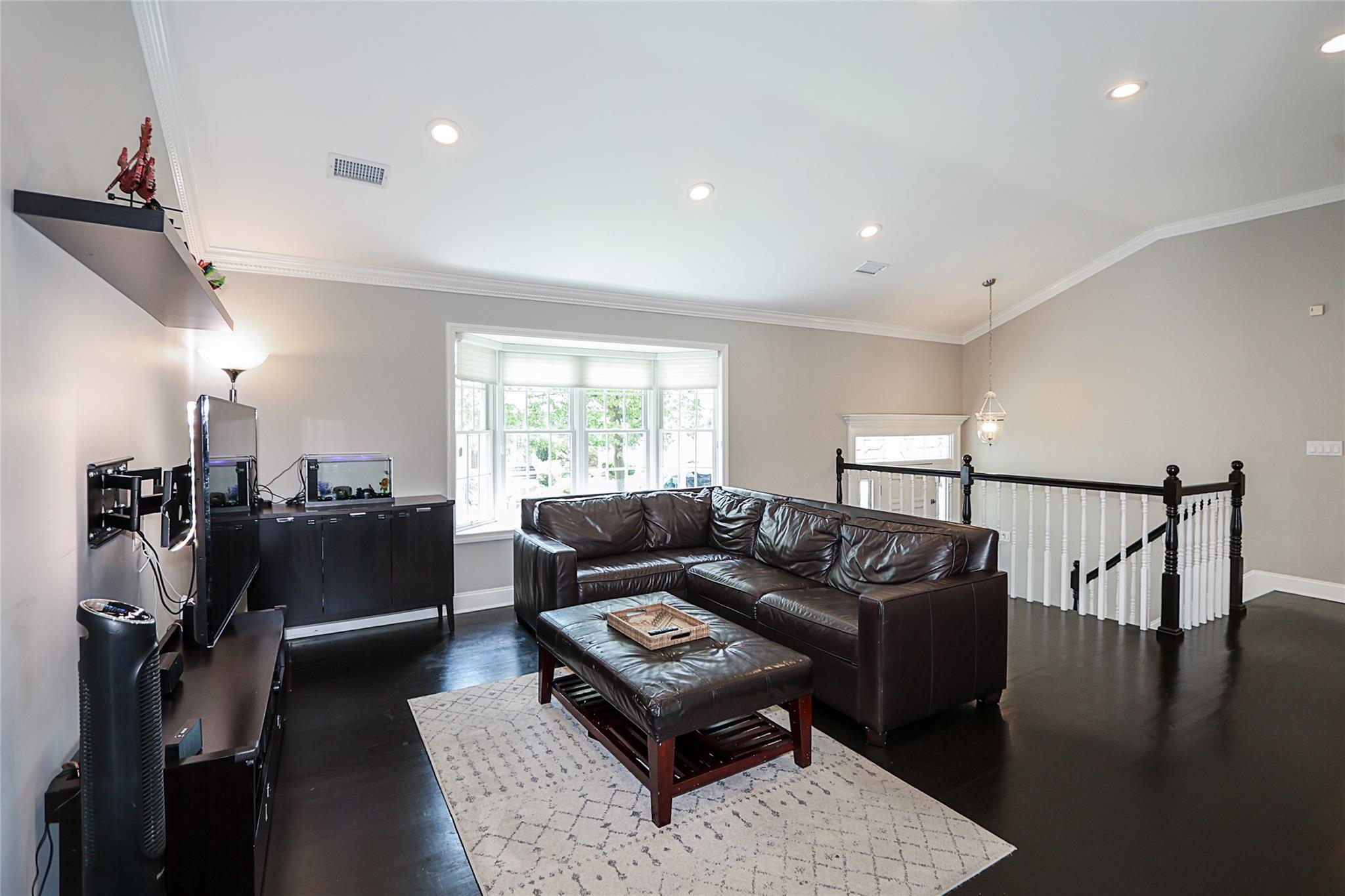 112 Ursula Drive, Roslyn, NY 11576