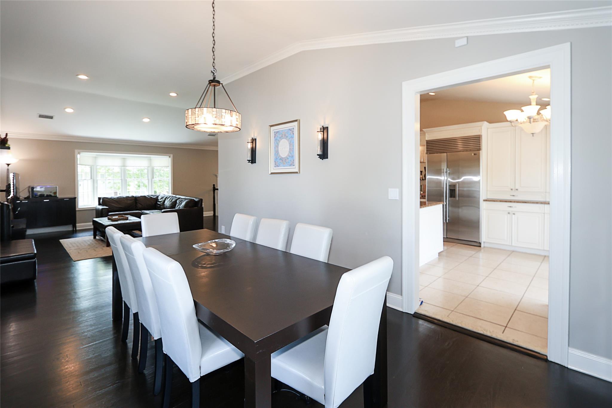 112 Ursula Drive, Roslyn, NY 11576