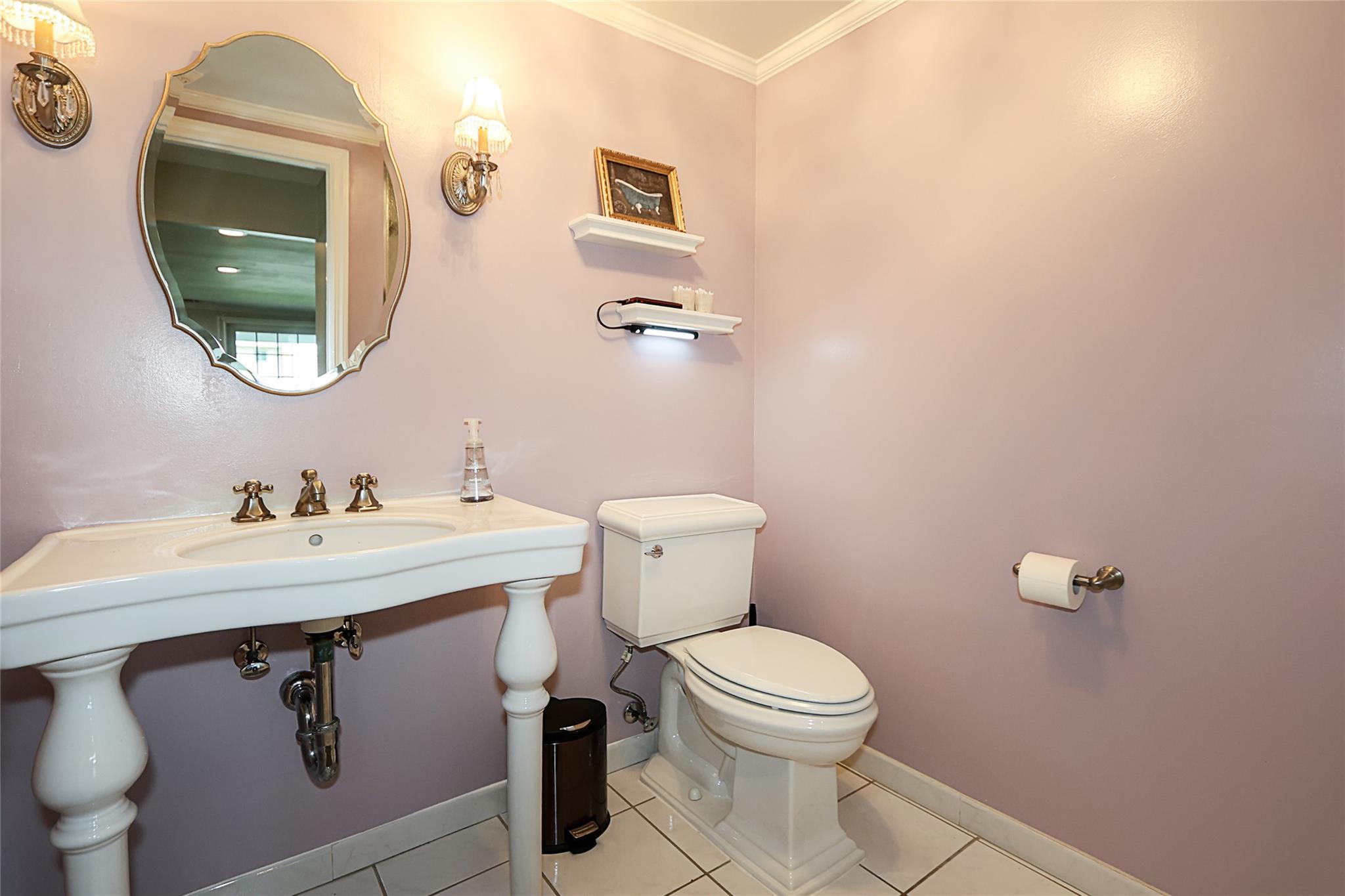 112 Ursula Drive, Roslyn, NY 11576