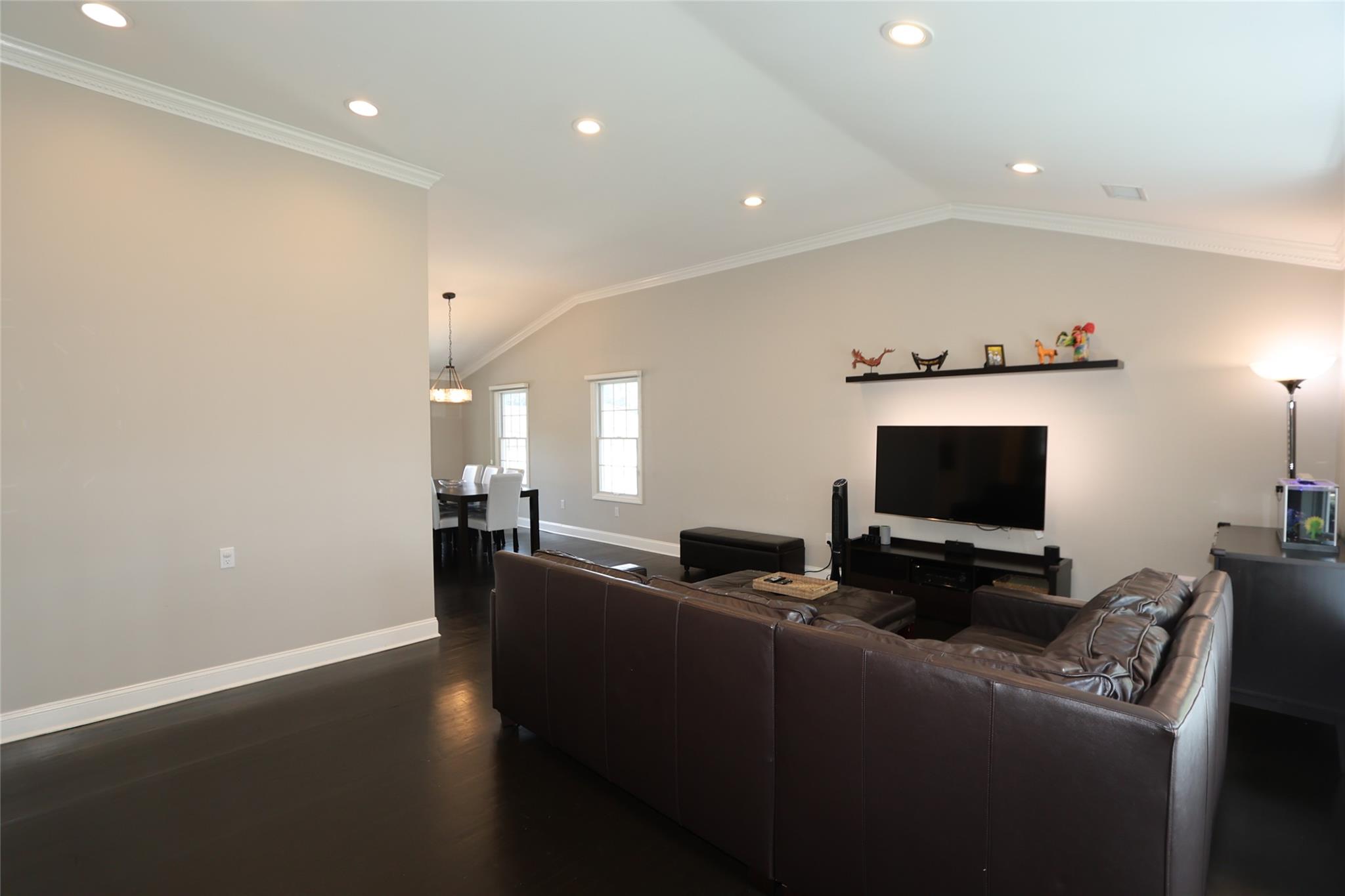 112 Ursula Drive, Roslyn, NY 11576