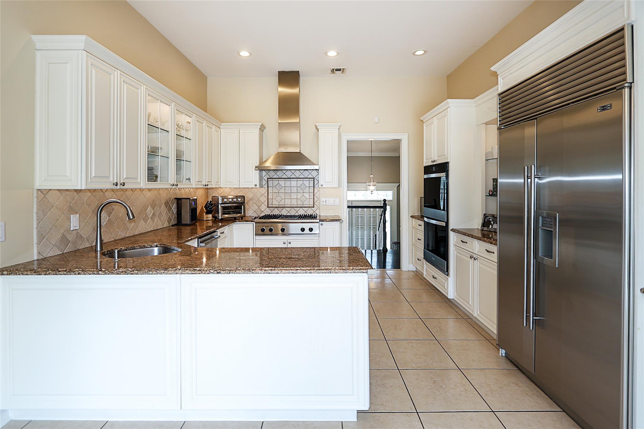 112 Ursula Drive, Roslyn, NY 11576