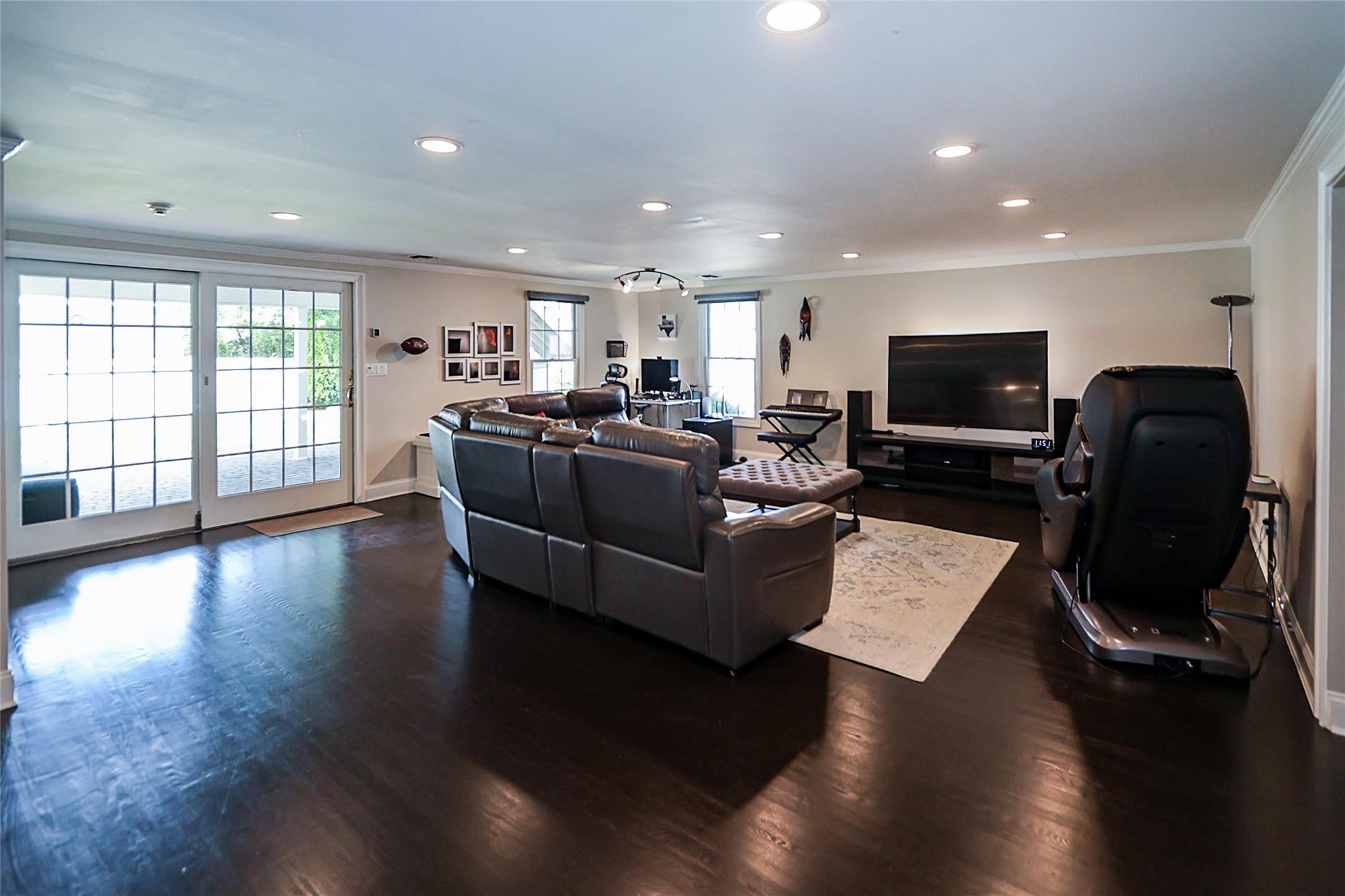 112 Ursula Drive, Roslyn, NY 11576