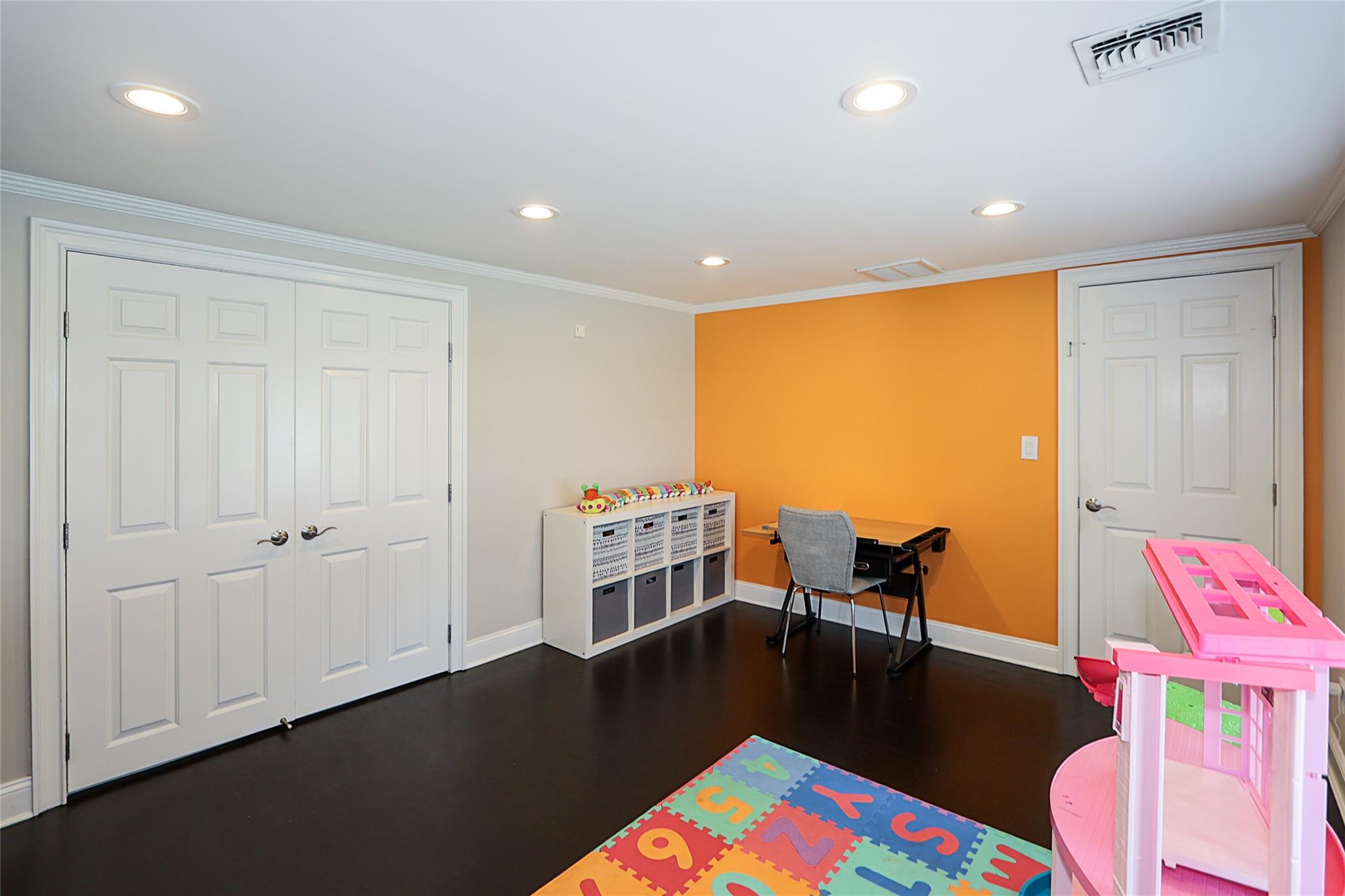 112 Ursula Drive, Roslyn, NY 11576