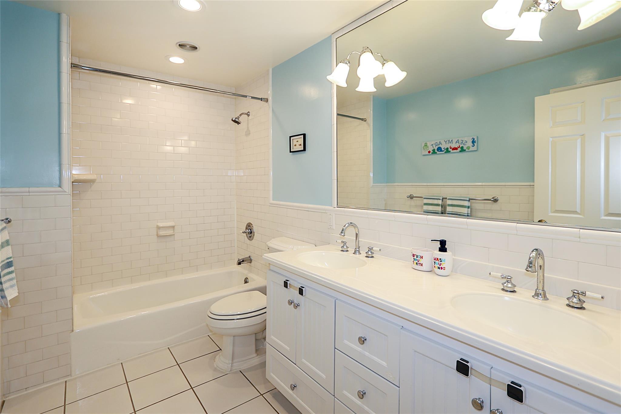 112 Ursula Drive, Roslyn, NY 11576