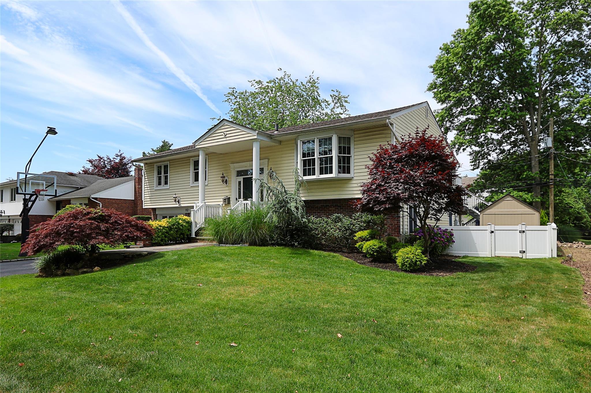 112 Ursula Drive, Roslyn, NY 11576