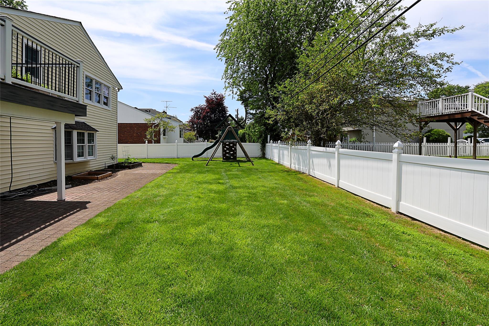 112 Ursula Drive, Roslyn, NY 11576