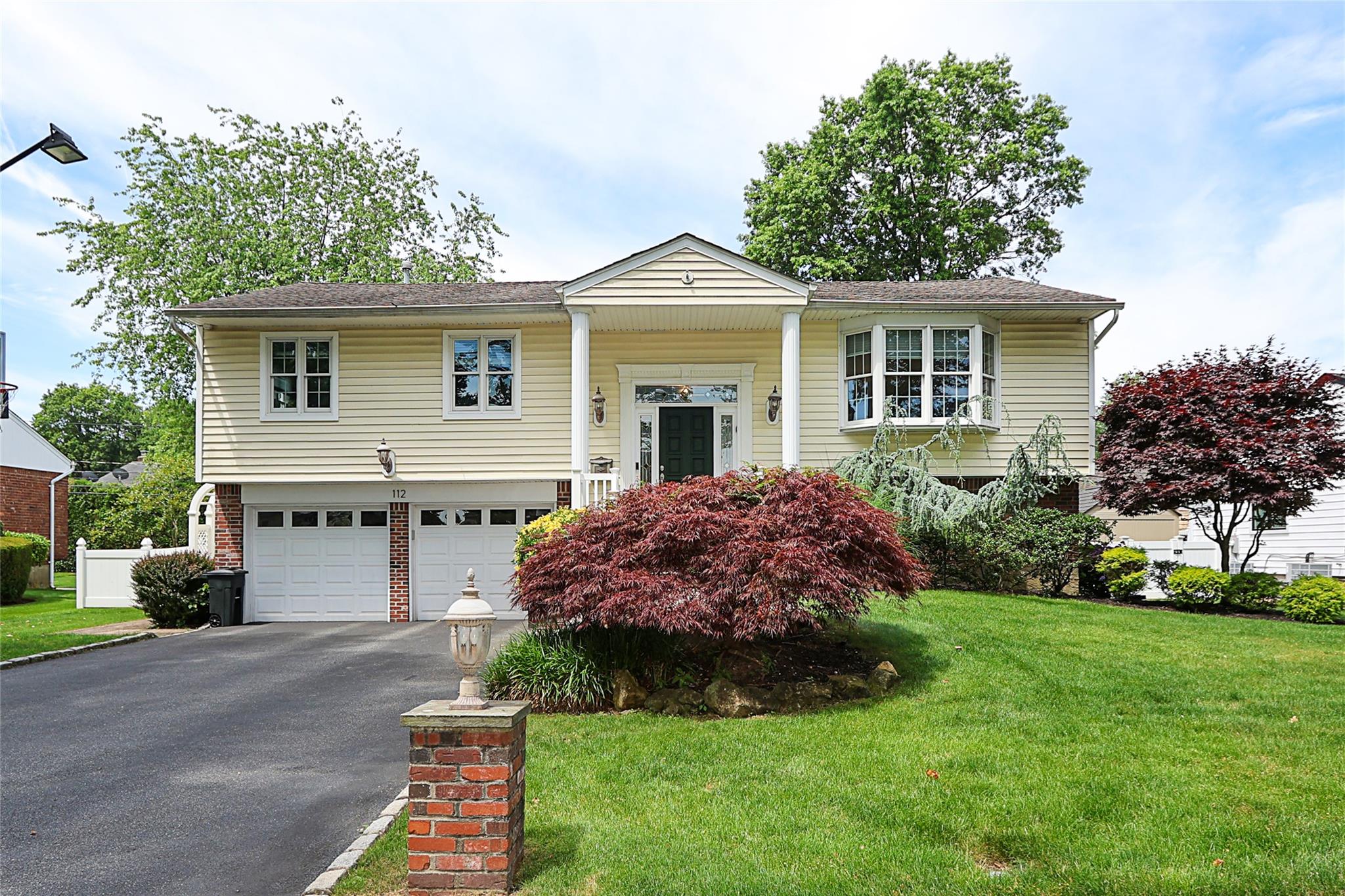 112 Ursula Drive, Roslyn, NY 11576