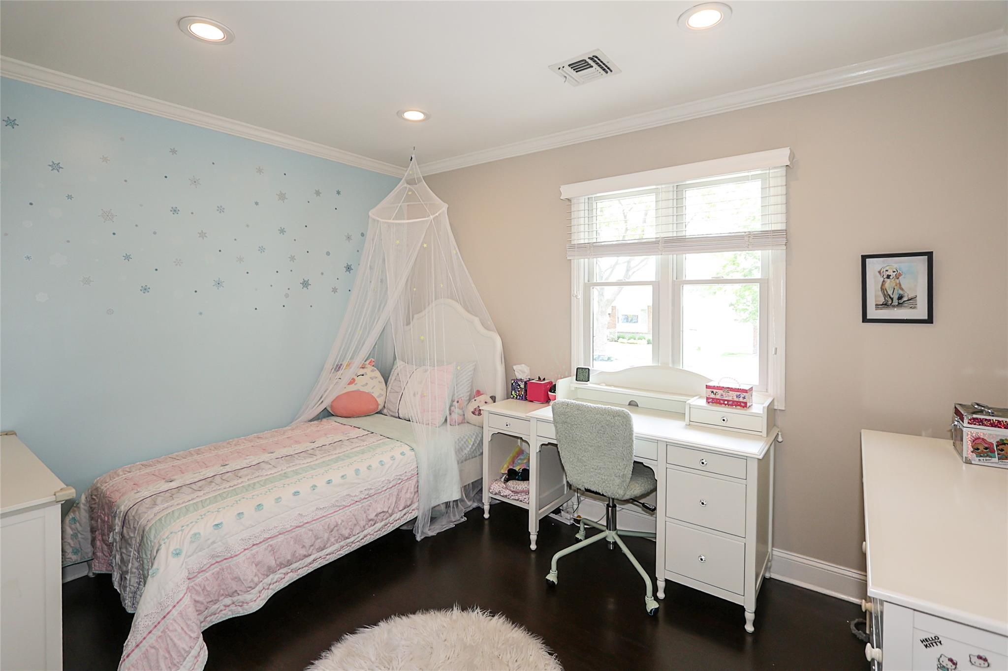 112 Ursula Drive, Roslyn, NY 11576