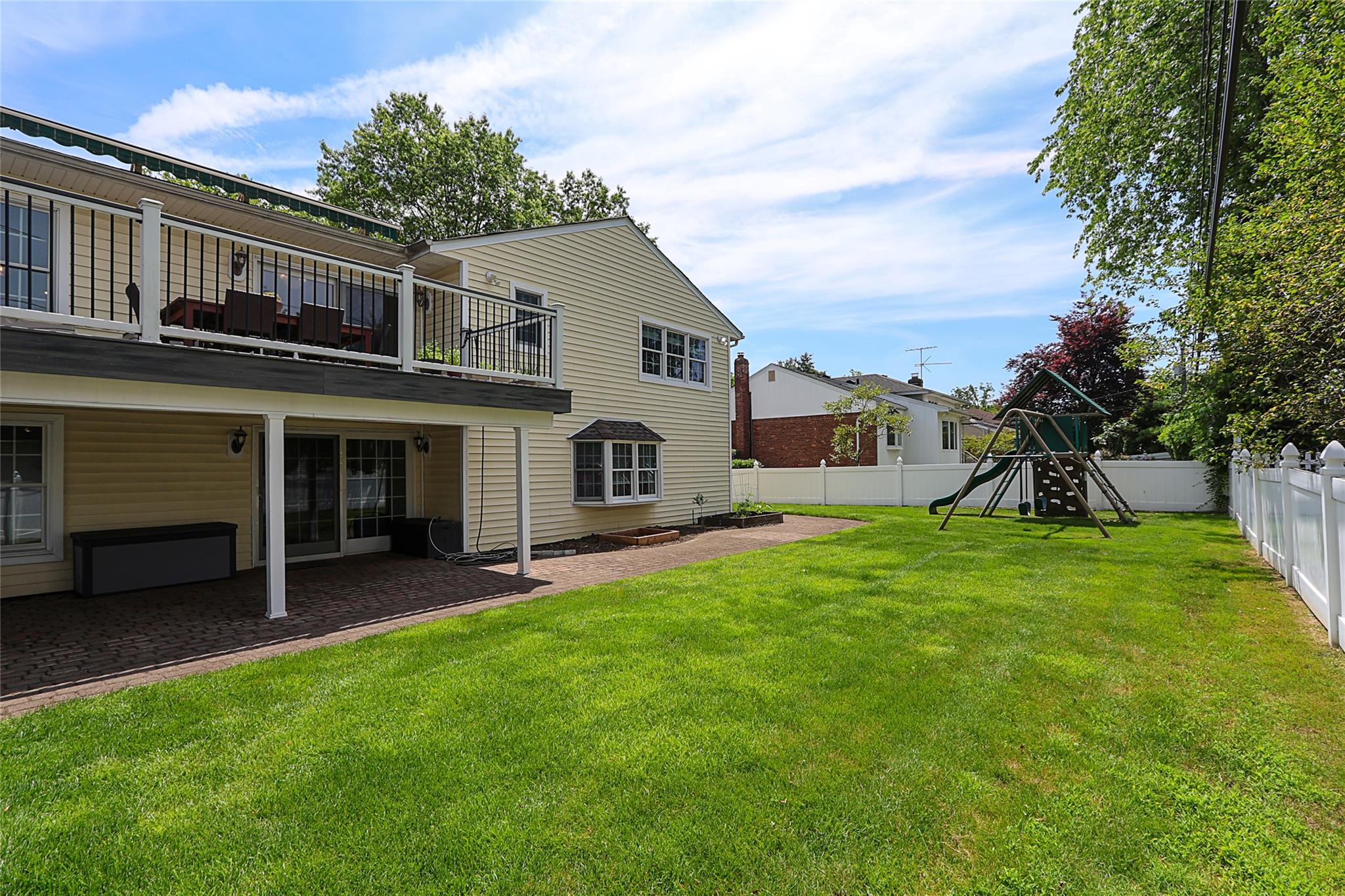 112 Ursula Drive, Roslyn, NY 11576