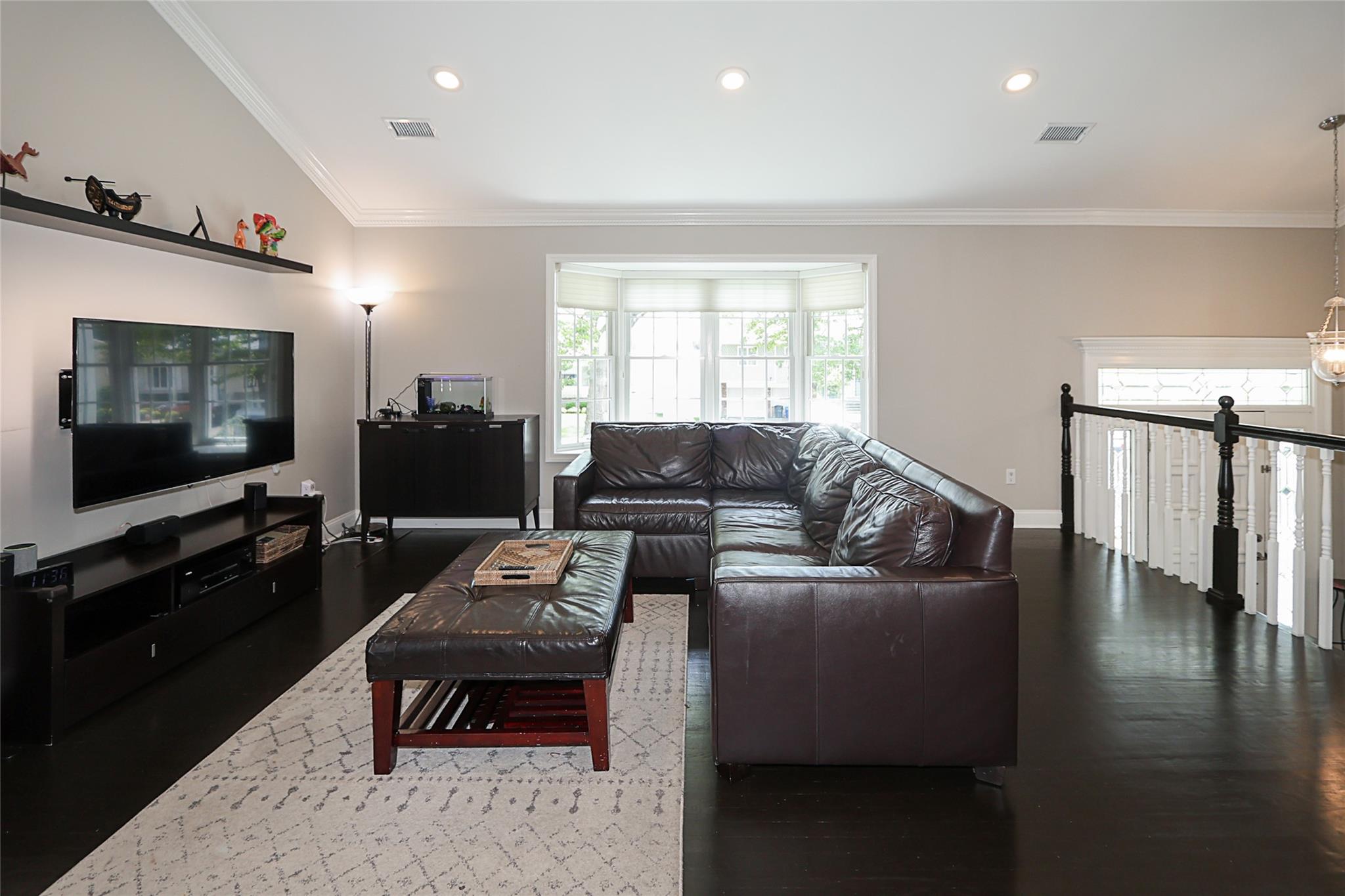 112 Ursula Drive, Roslyn, NY 11576