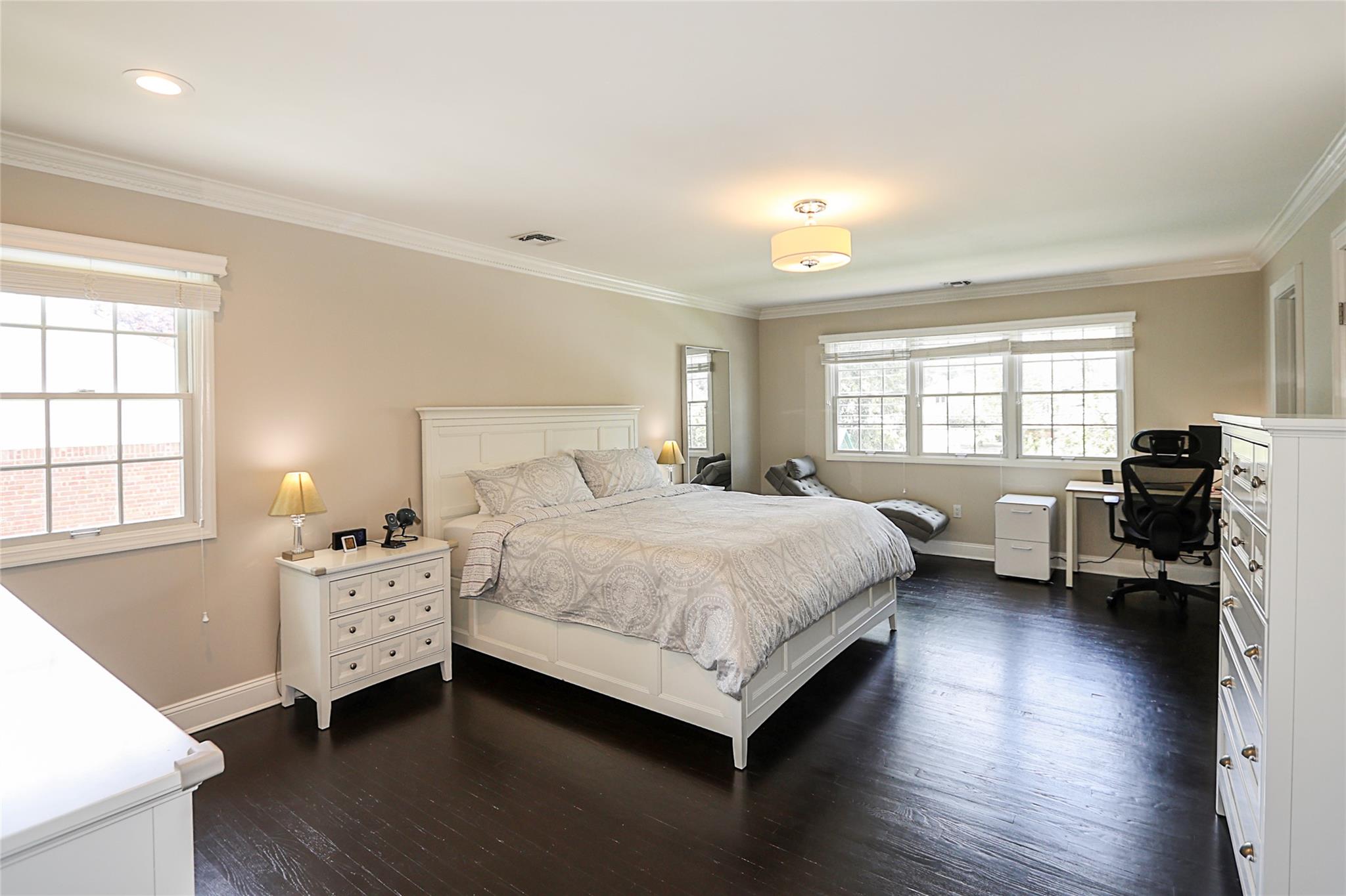 112 Ursula Drive, Roslyn, NY 11576