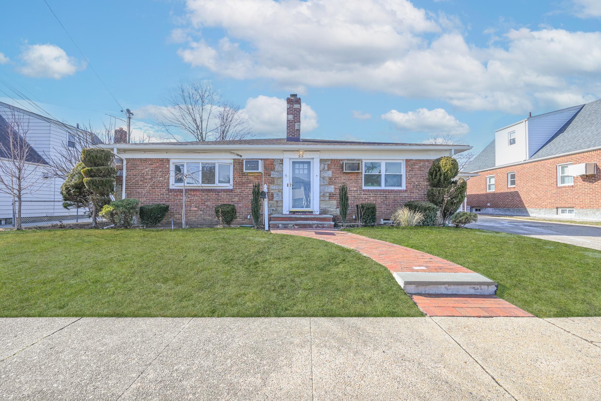 515 S 12th Street # A, New Hyde Park, NY 11040