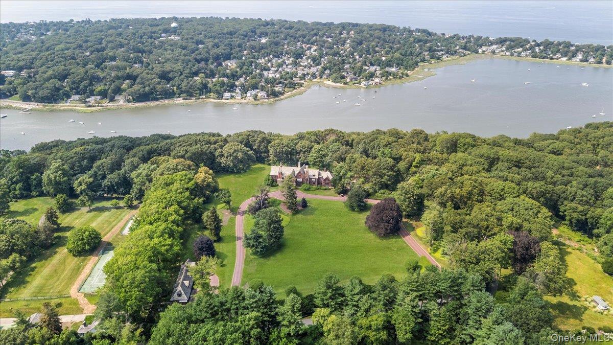 127 Horseshoe Road, Mill Neck, NY 11765