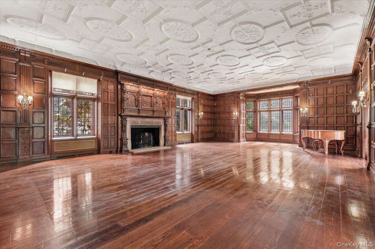 127 Horseshoe Road, Mill Neck, NY 11765