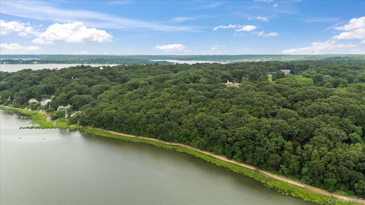 127 Horseshoe Road, Mill Neck, NY 11765