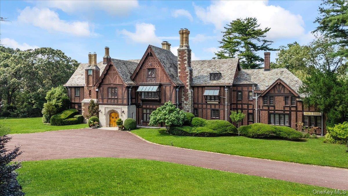 127 Horseshoe Road, Mill Neck, NY 11765