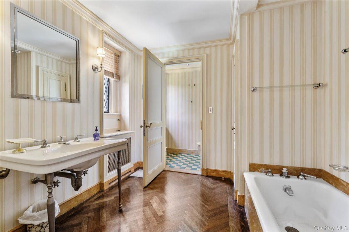 127 Horseshoe Road, Mill Neck, NY 11765