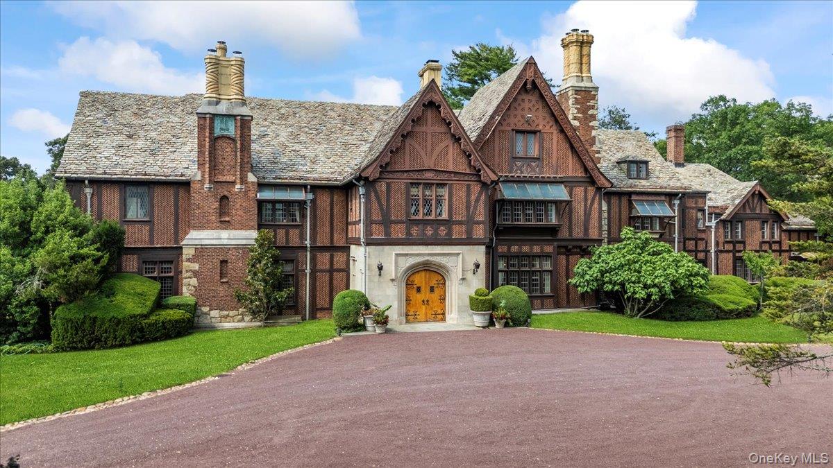 127 Horseshoe Road, Mill Neck, NY 11765