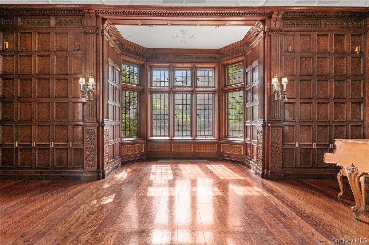 127 Horseshoe Road, Mill Neck, NY 11765