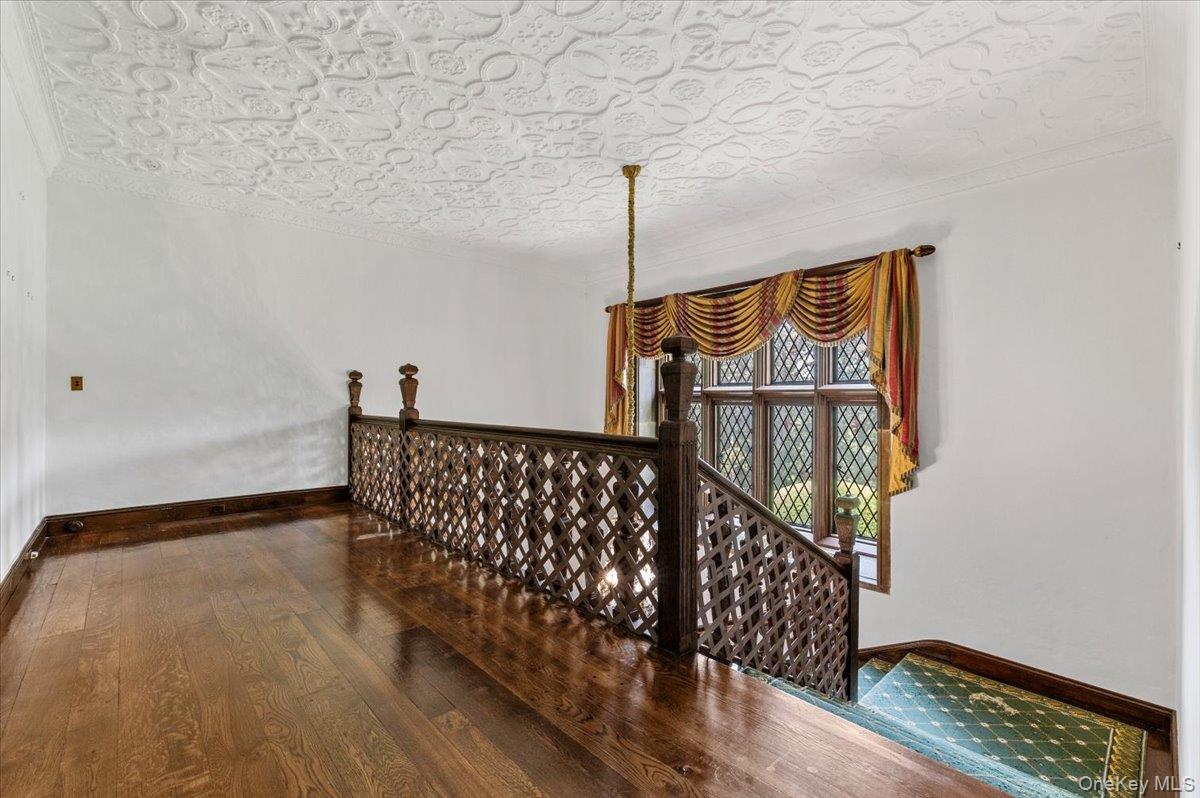 127 Horseshoe Road, Mill Neck, NY 11765