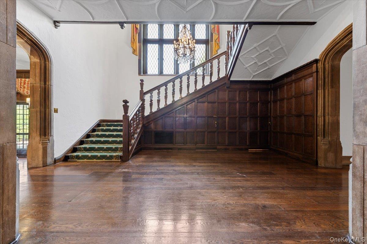 127 Horseshoe Road, Mill Neck, NY 11765